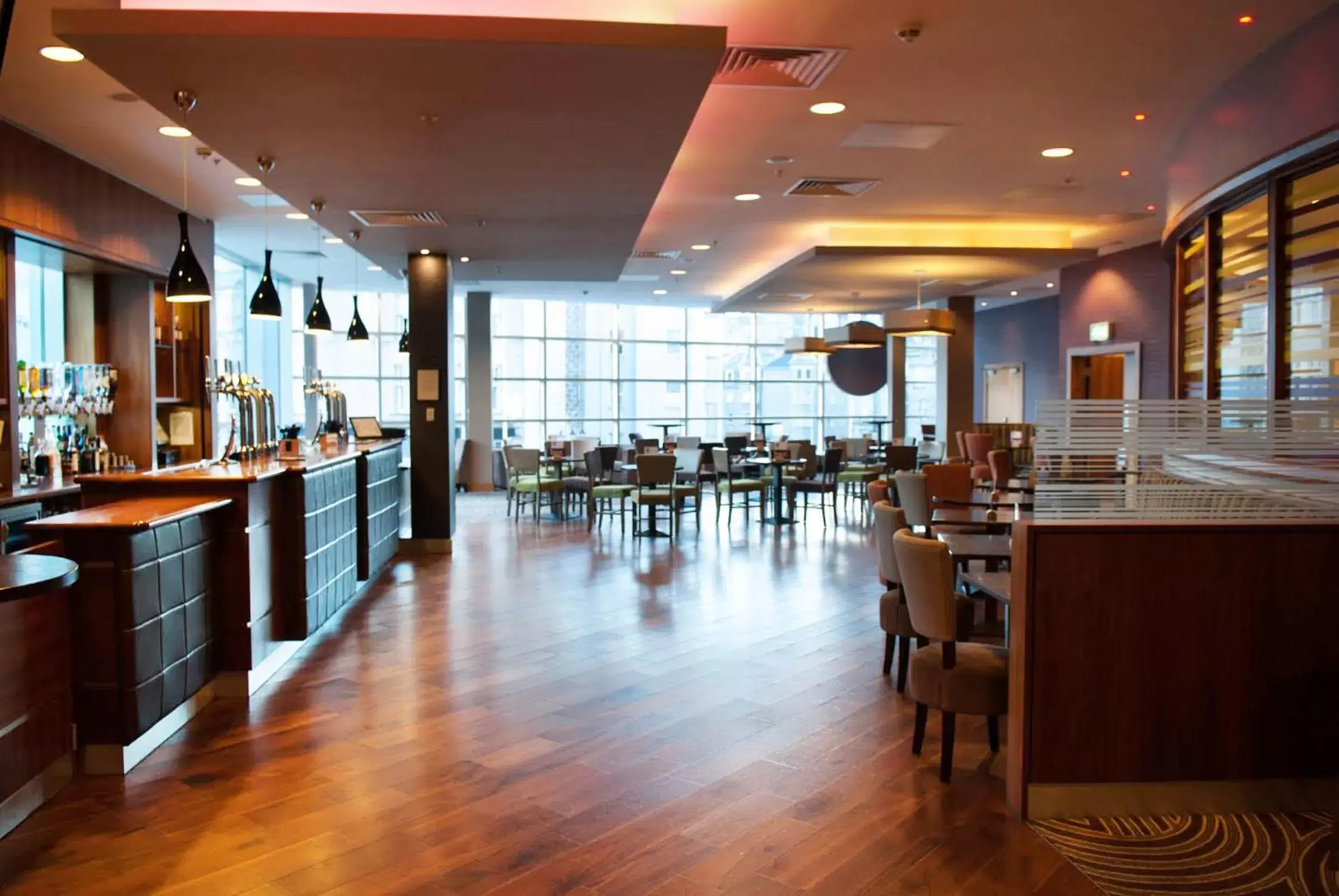 Lounge or bar, Restaurant/Places to Eat in Leonardo Hotel Aberdeen - Formerly Jurys Inn