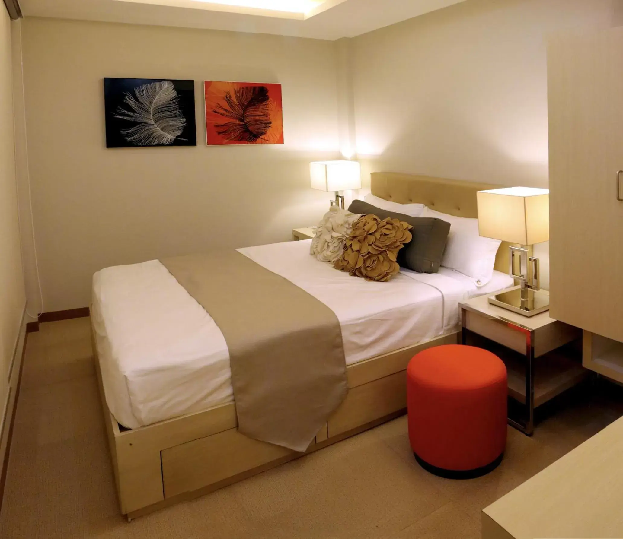 Bedroom, Bed in KLM Condotel