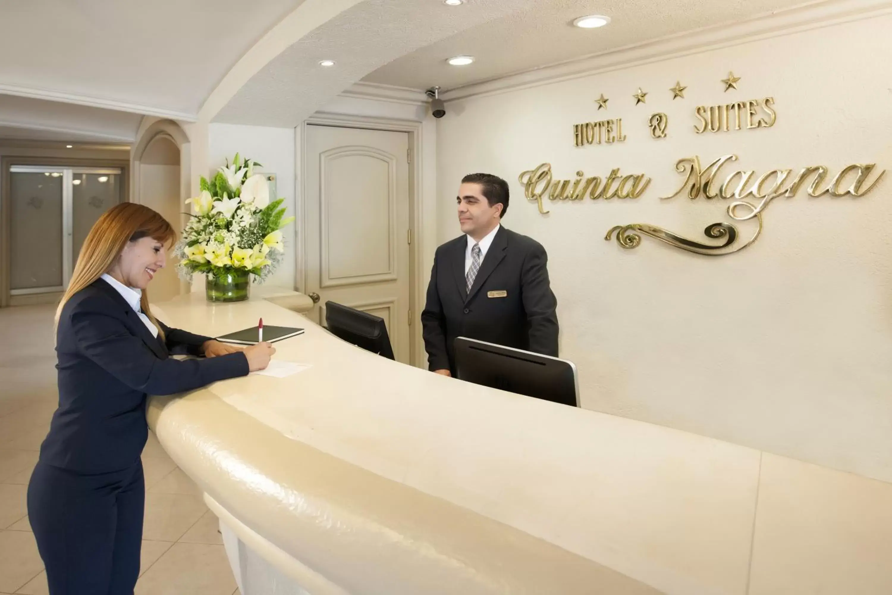 Lobby or reception, Staff in Hotel & Suites Quinta Magna
