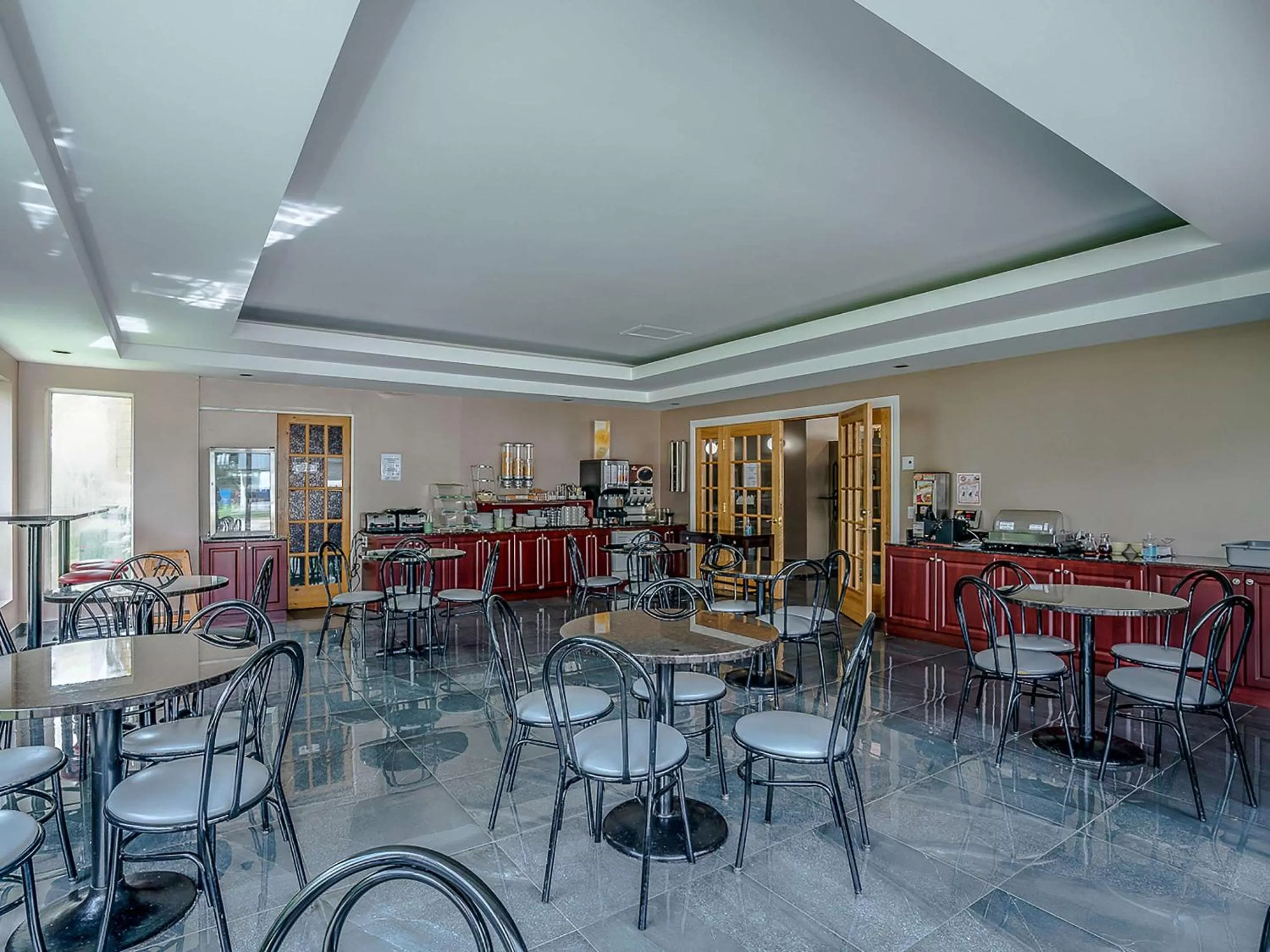 Breakfast in Quality Suites