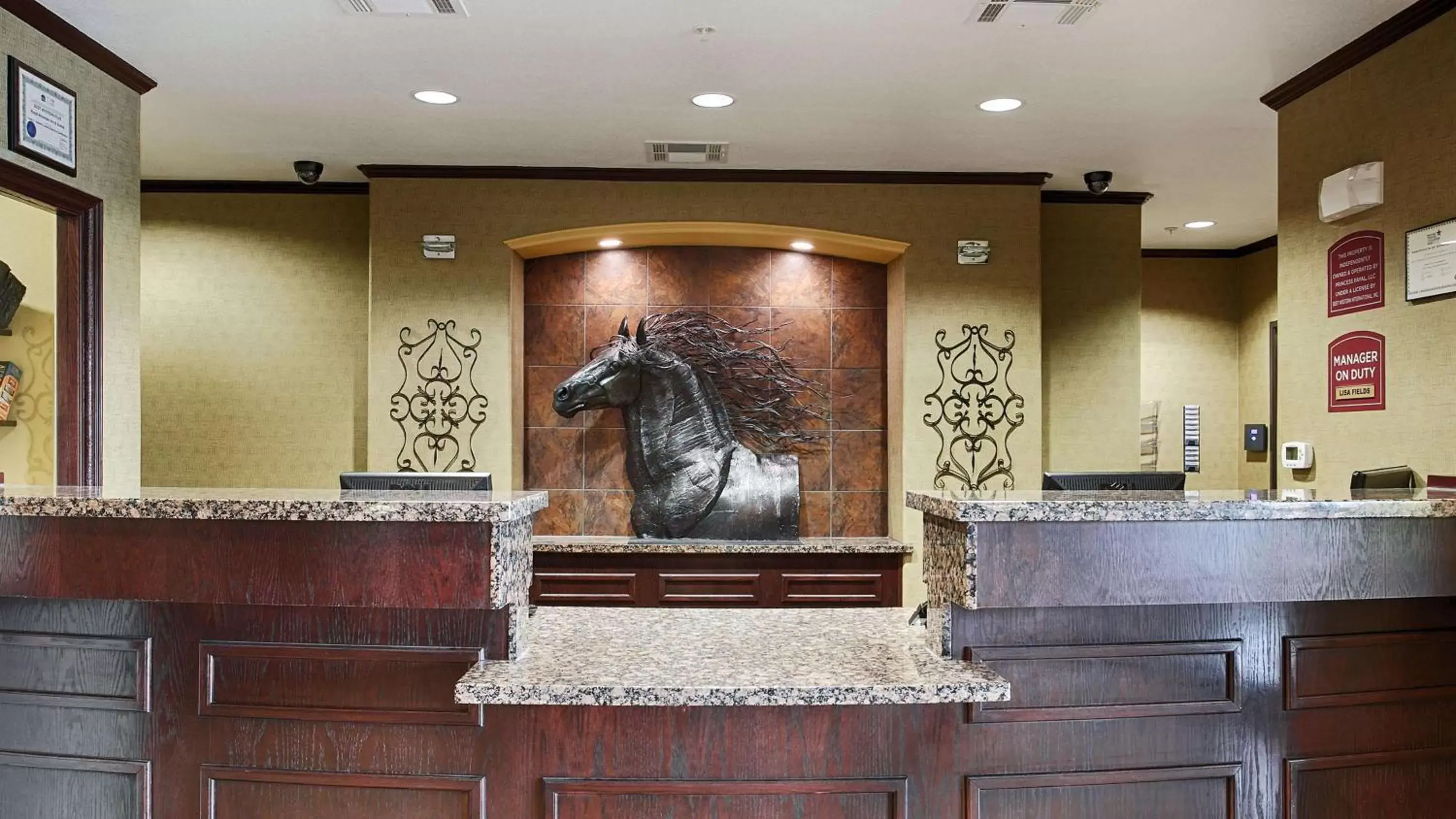 Lobby or reception, Lobby/Reception in Best Western Plus Royal Mountain Inn & Suites