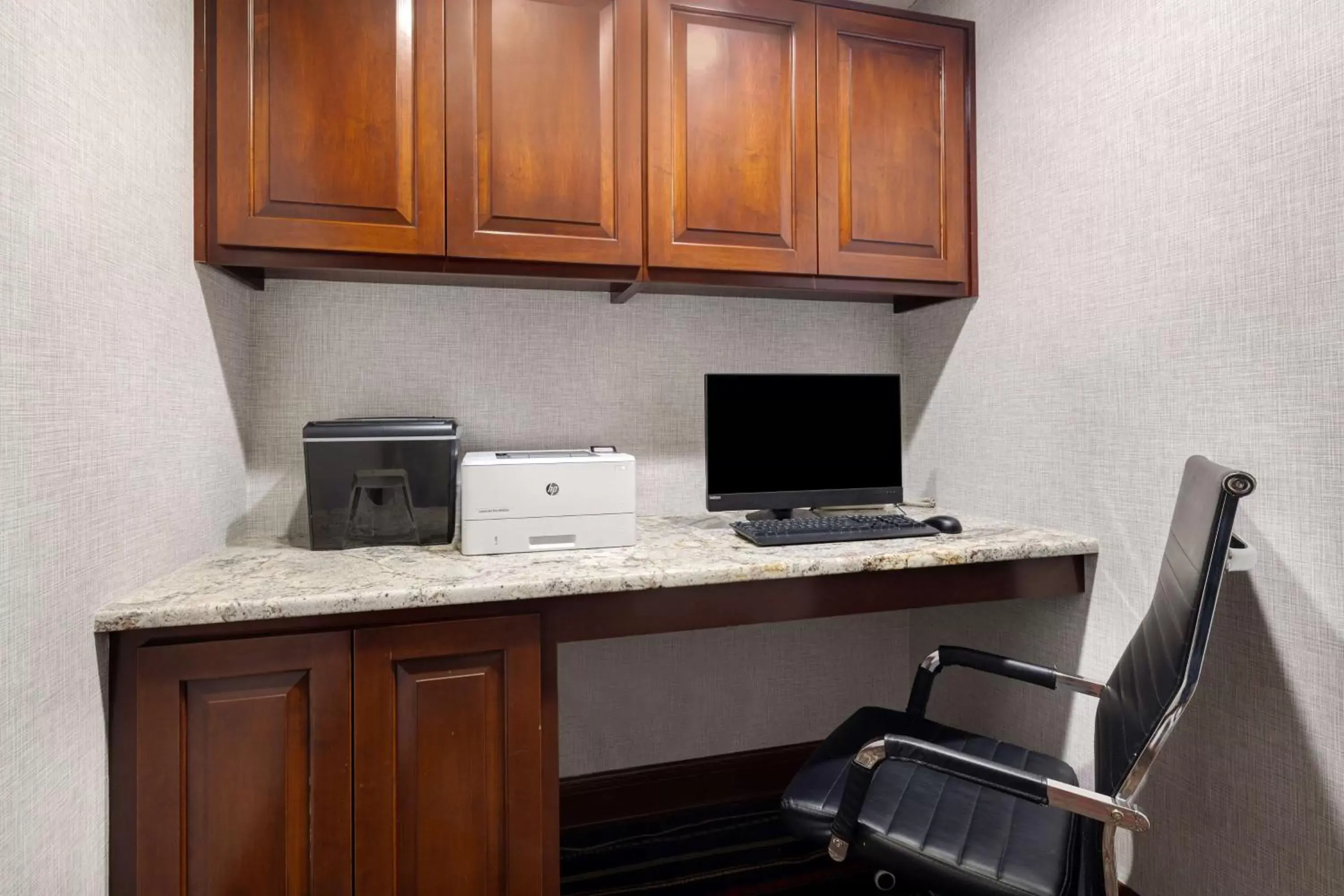 Business facilities, Kitchen/Kitchenette in Hampton Inn & Suites by Hilton in Hot Springs, Arkansas