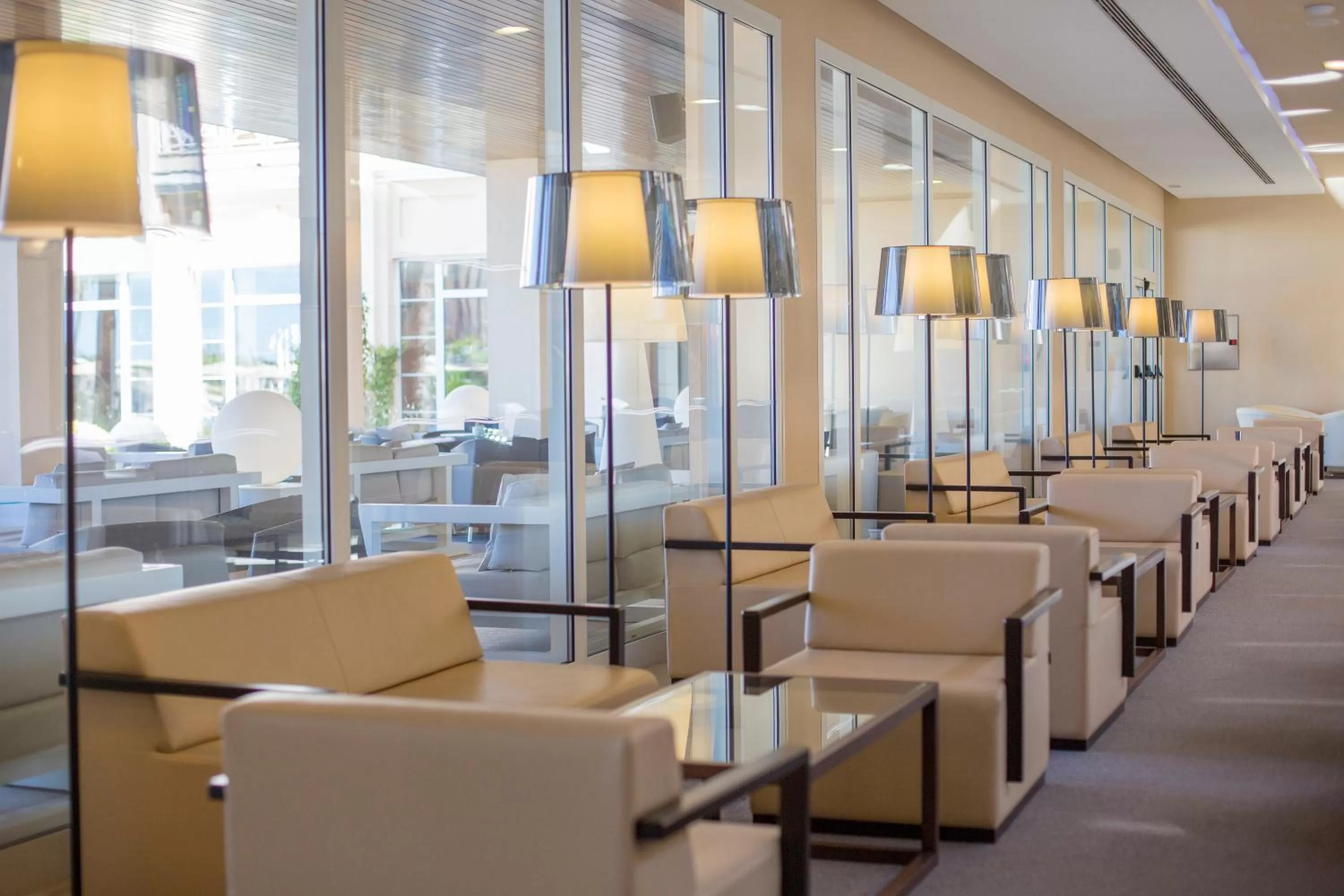 Lounge or bar in Hipotels Playa La Barrosa - Adults Only