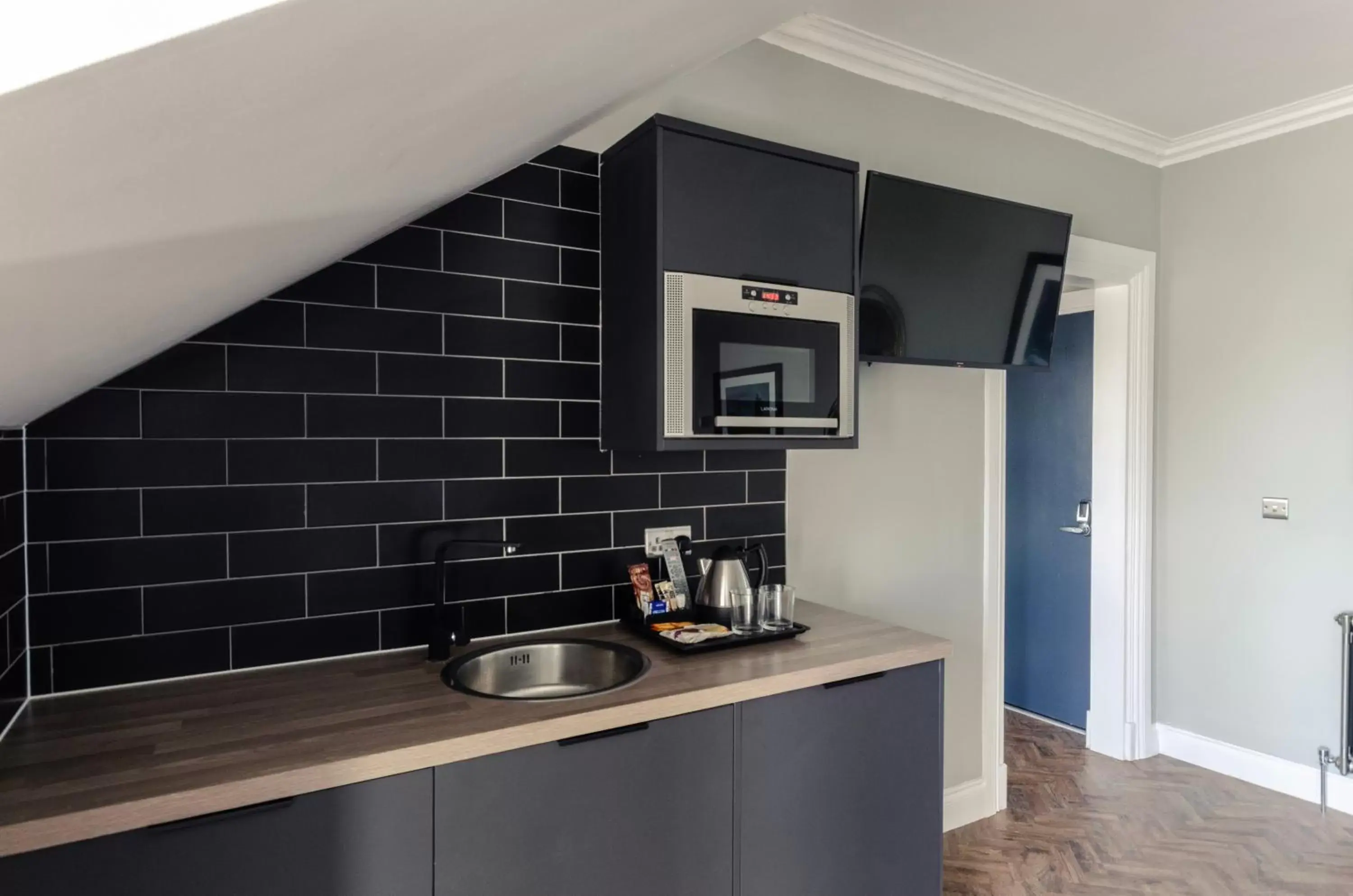 Kitchen/Kitchenette in Sweeney Apartments & Rooms