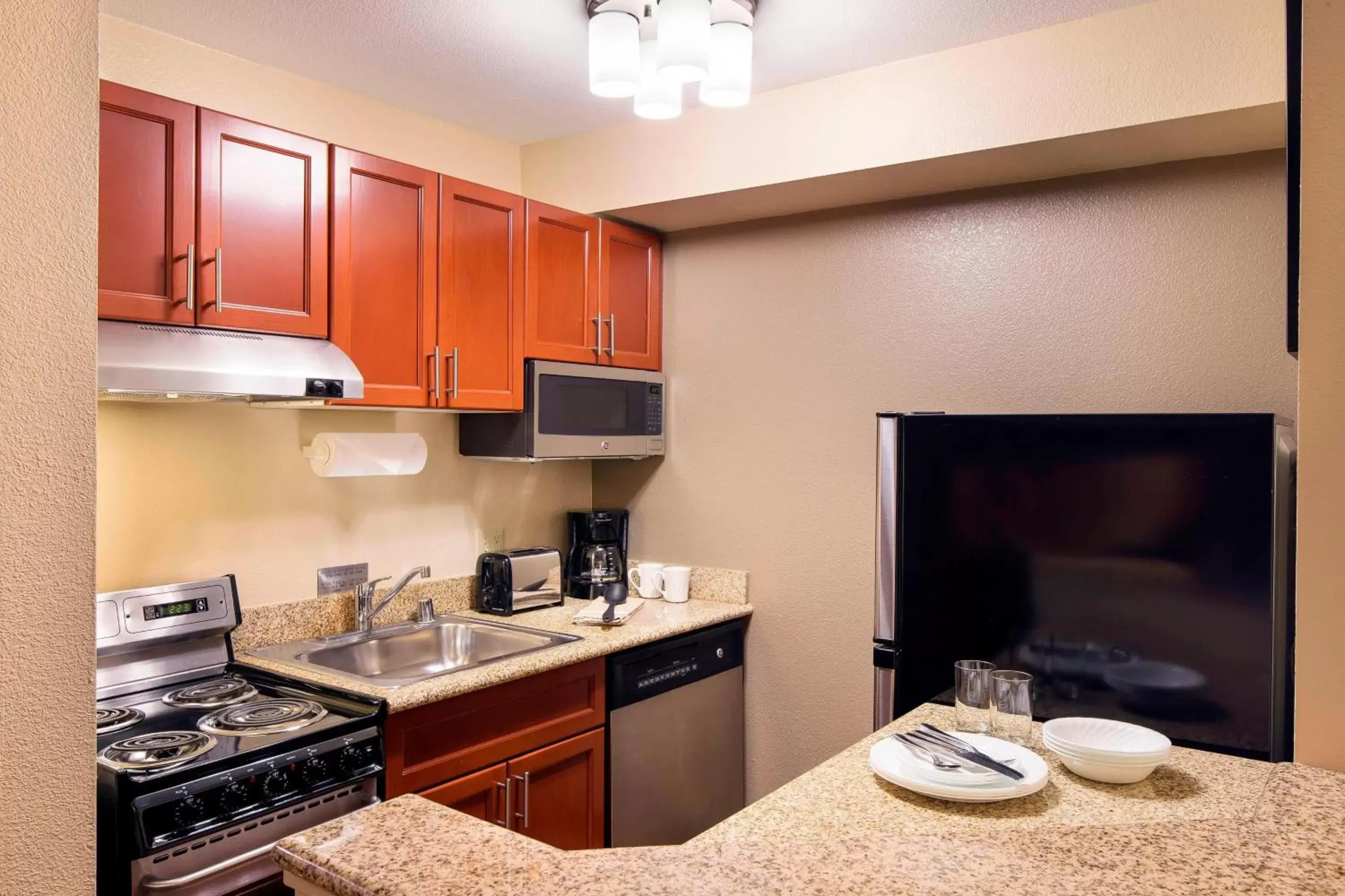 Kitchen or kitchenette, Kitchen/Kitchenette in TownePlace Suites Milpitas Silicon Valley