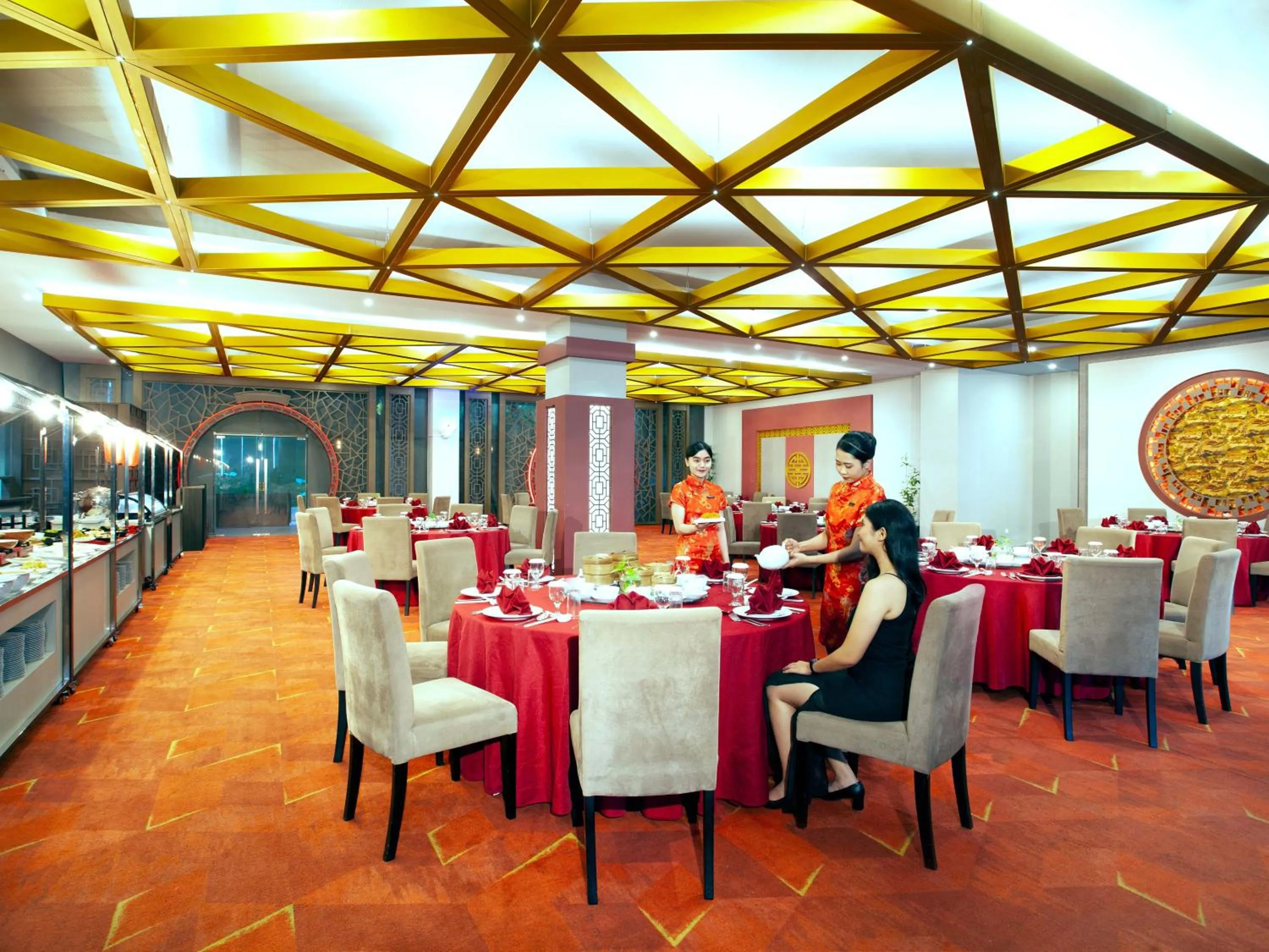 Restaurant/places to eat in Platinum Hotel & Convention Hall Balikpapan