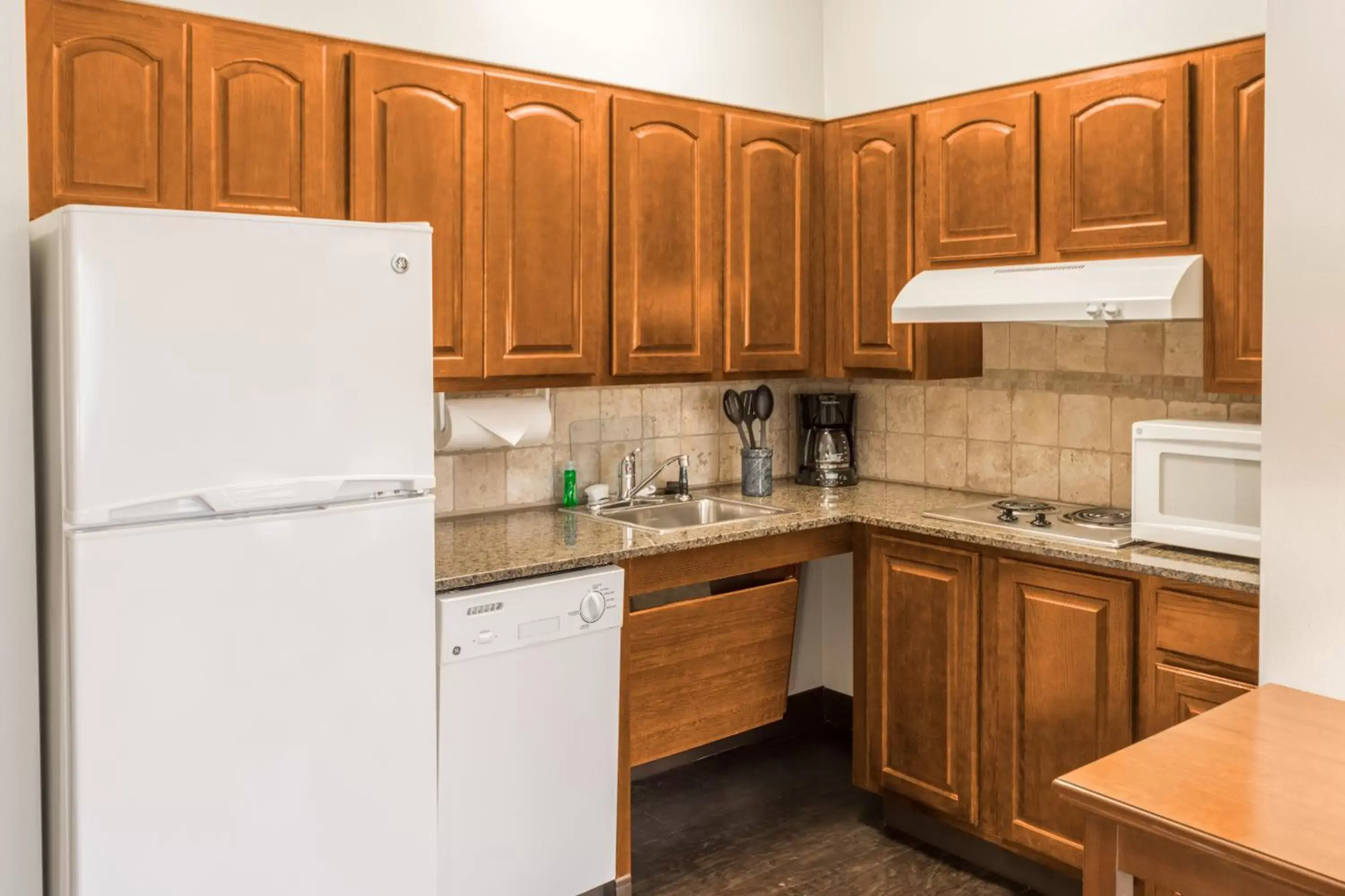 Photo of the whole room, Kitchen/Kitchenette in Staybridge Suites - Kansas City-Independence, an IHG Hotel