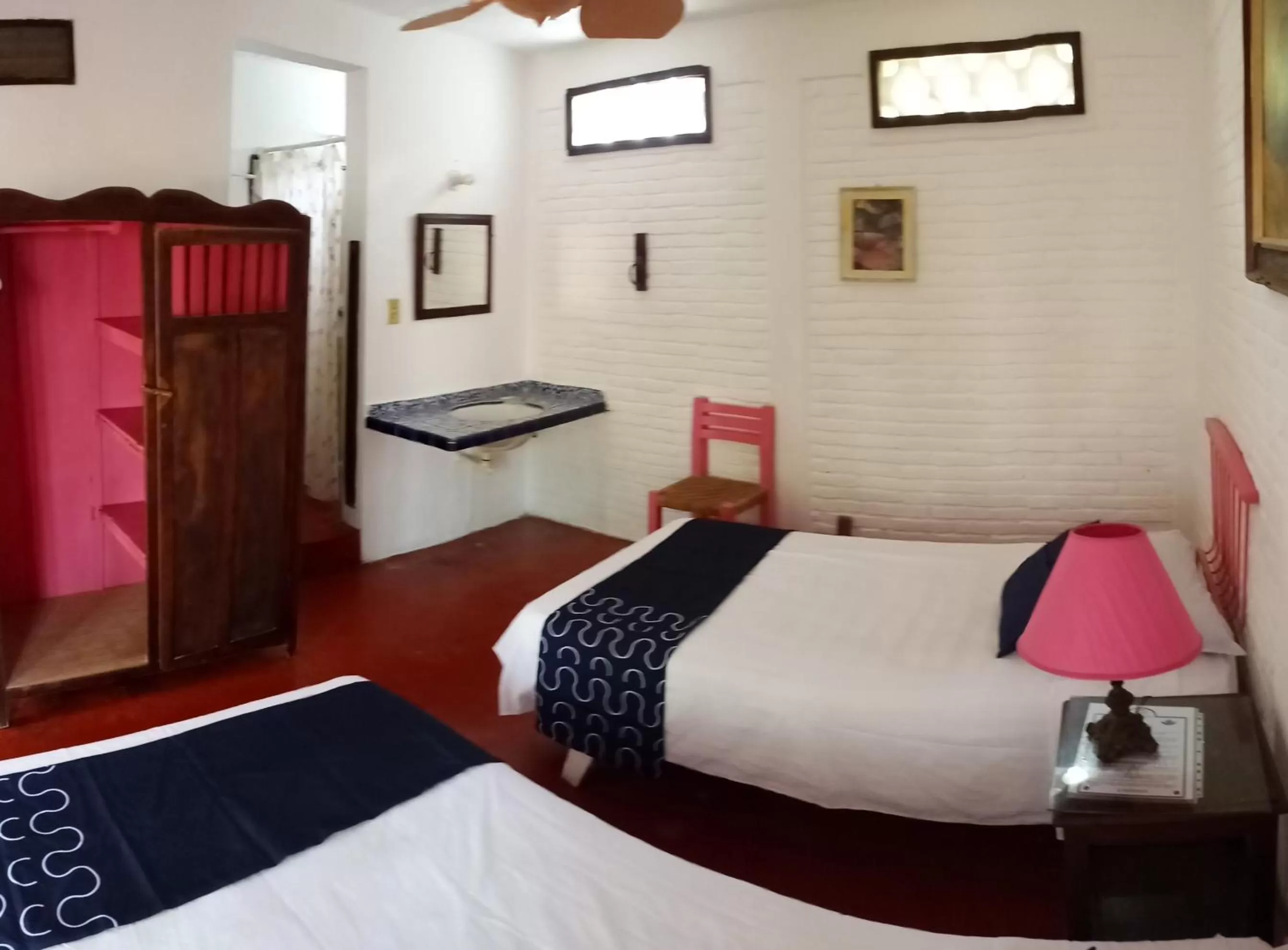 Bedroom, Bed in Hotel Mision, Acapulco centro