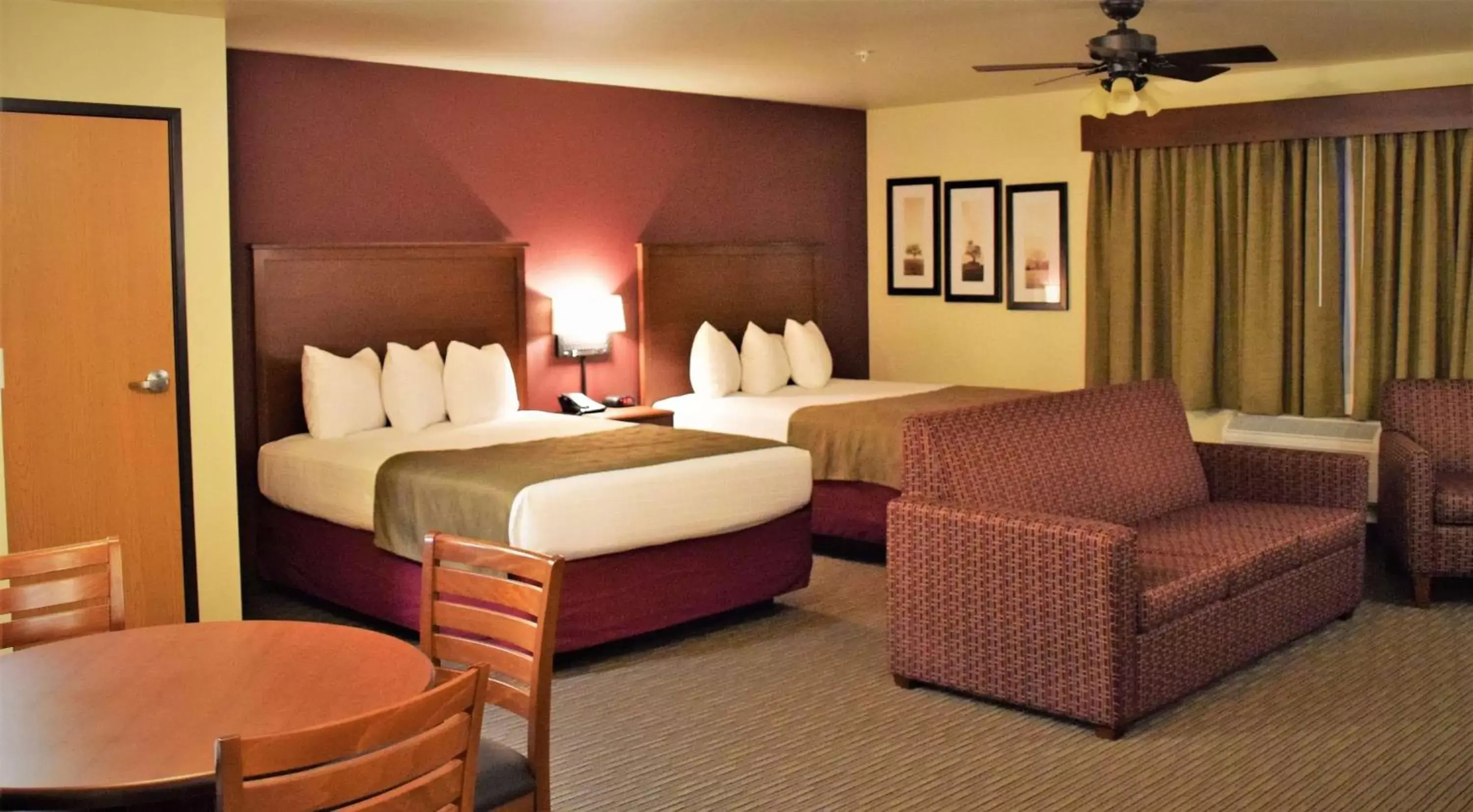 Photo of the whole room, Bed in AmericInn by Wyndham Merrill