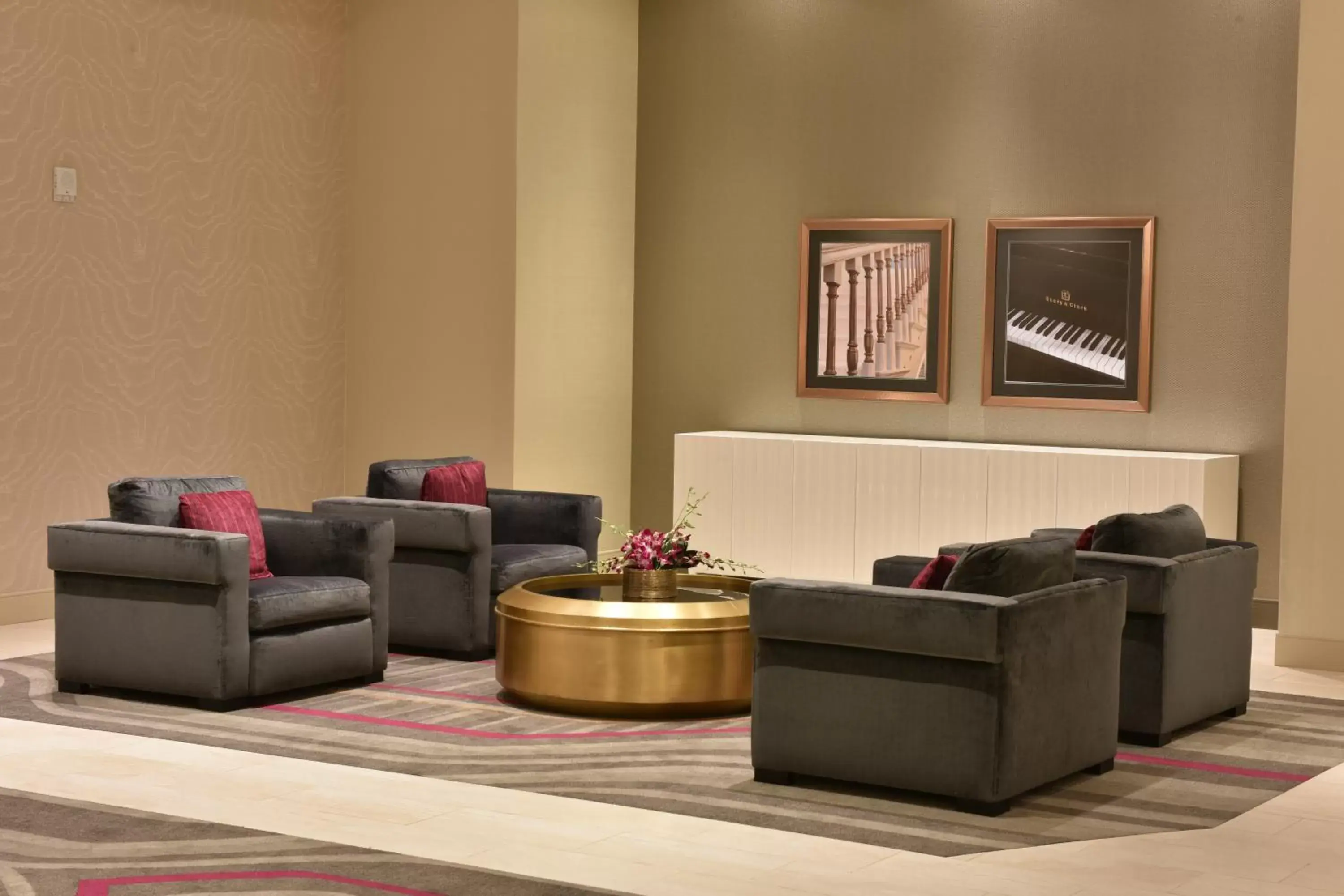 Lobby or reception, Seating Area in The Guest House at Graceland