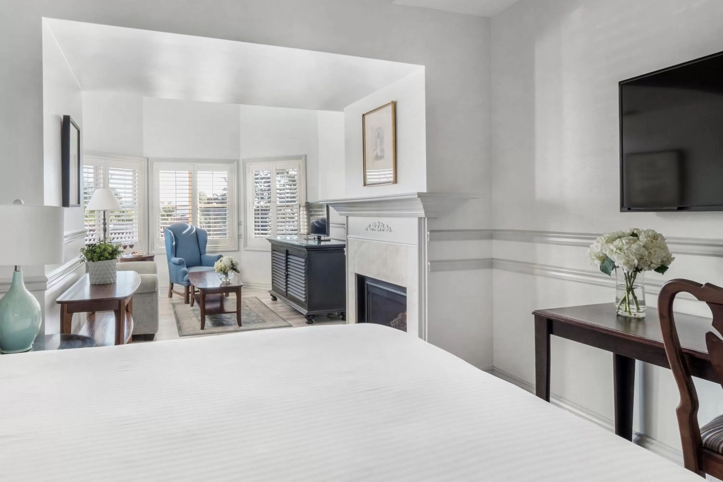 Photo of the whole room, Bed in Blue Lantern Inn, A Four Sisters Inn