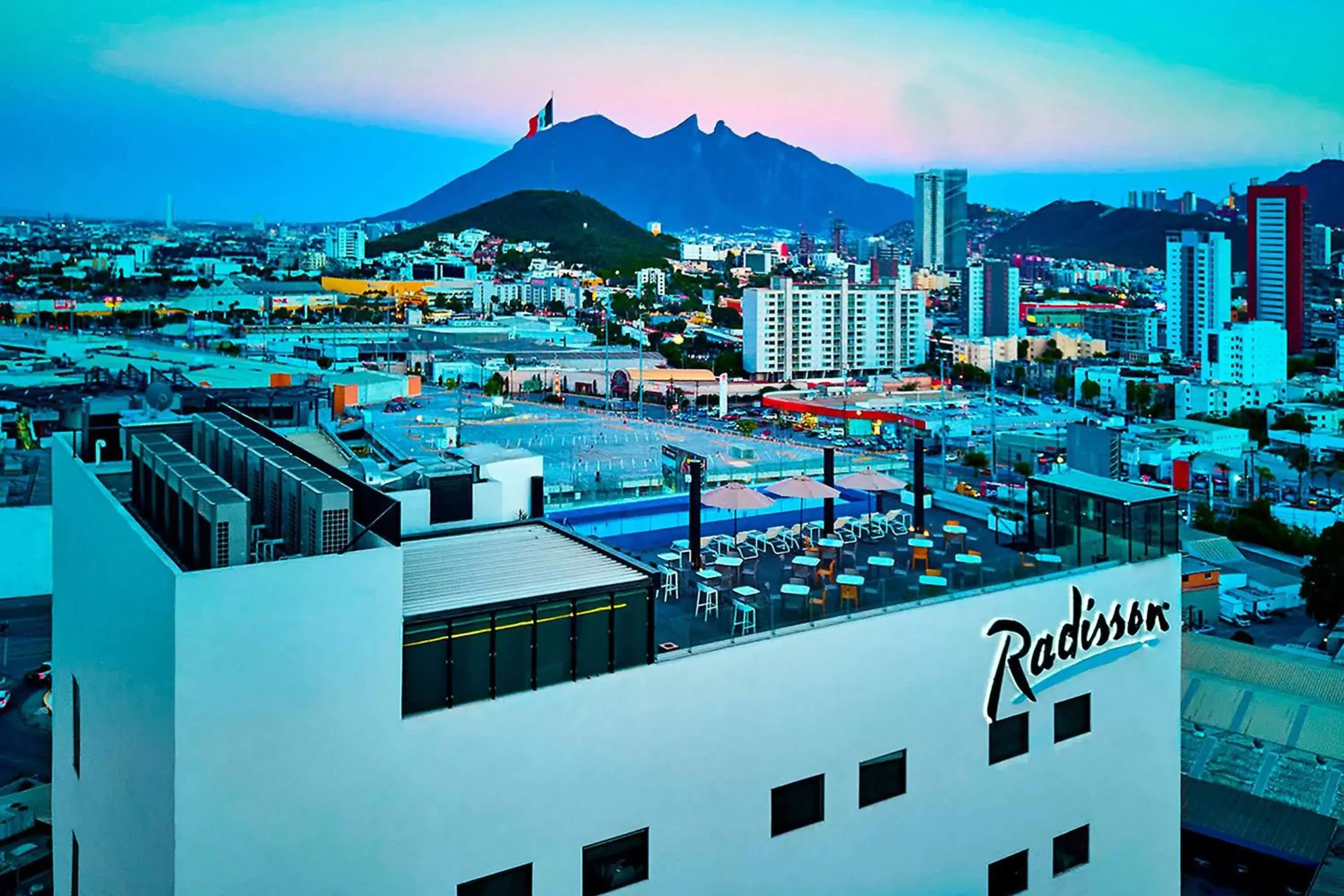 Property building in Radisson Hotel Monterrey San Jeronimo
