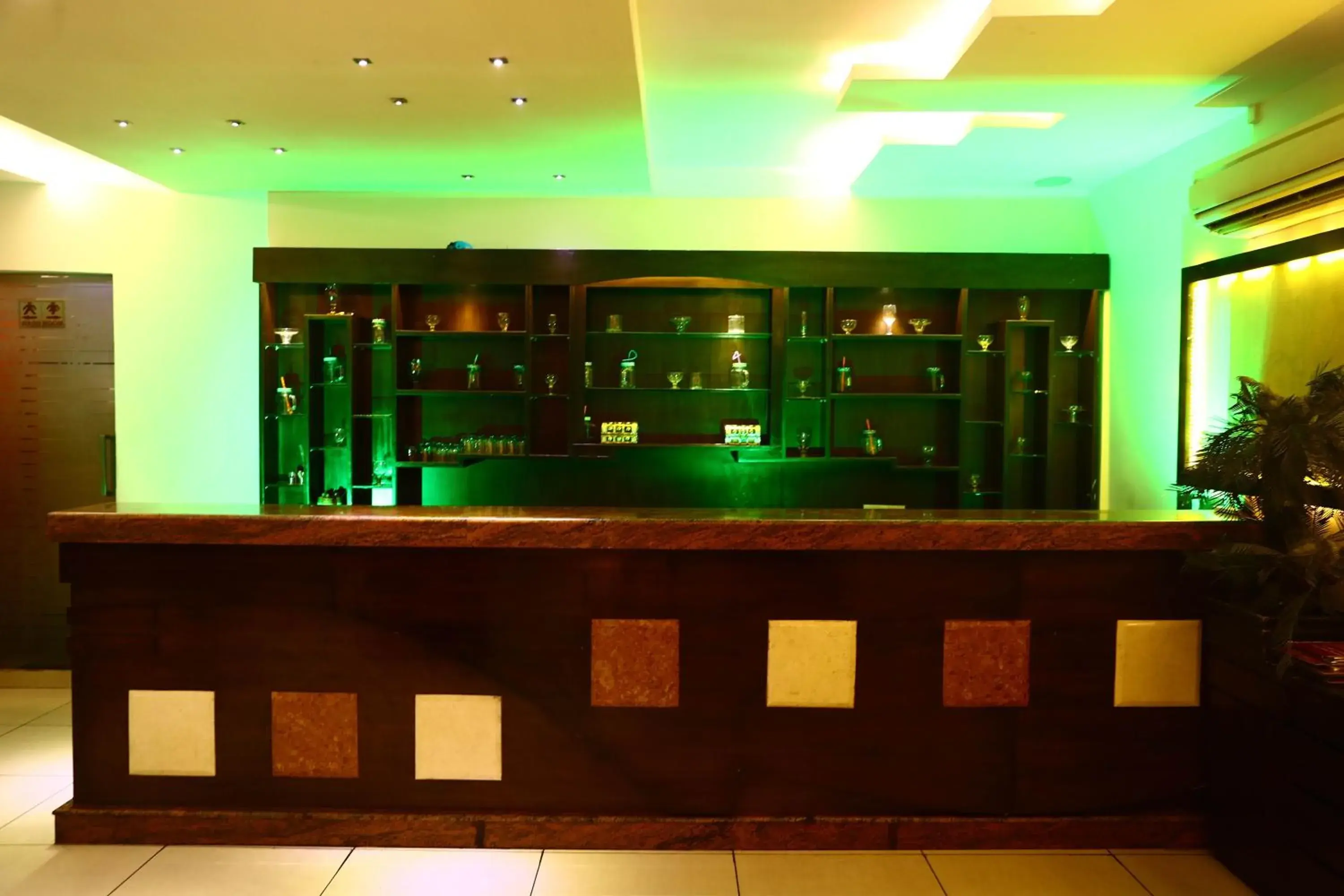 Restaurant/places to eat, Lobby/Reception in Taj Inn Hotel