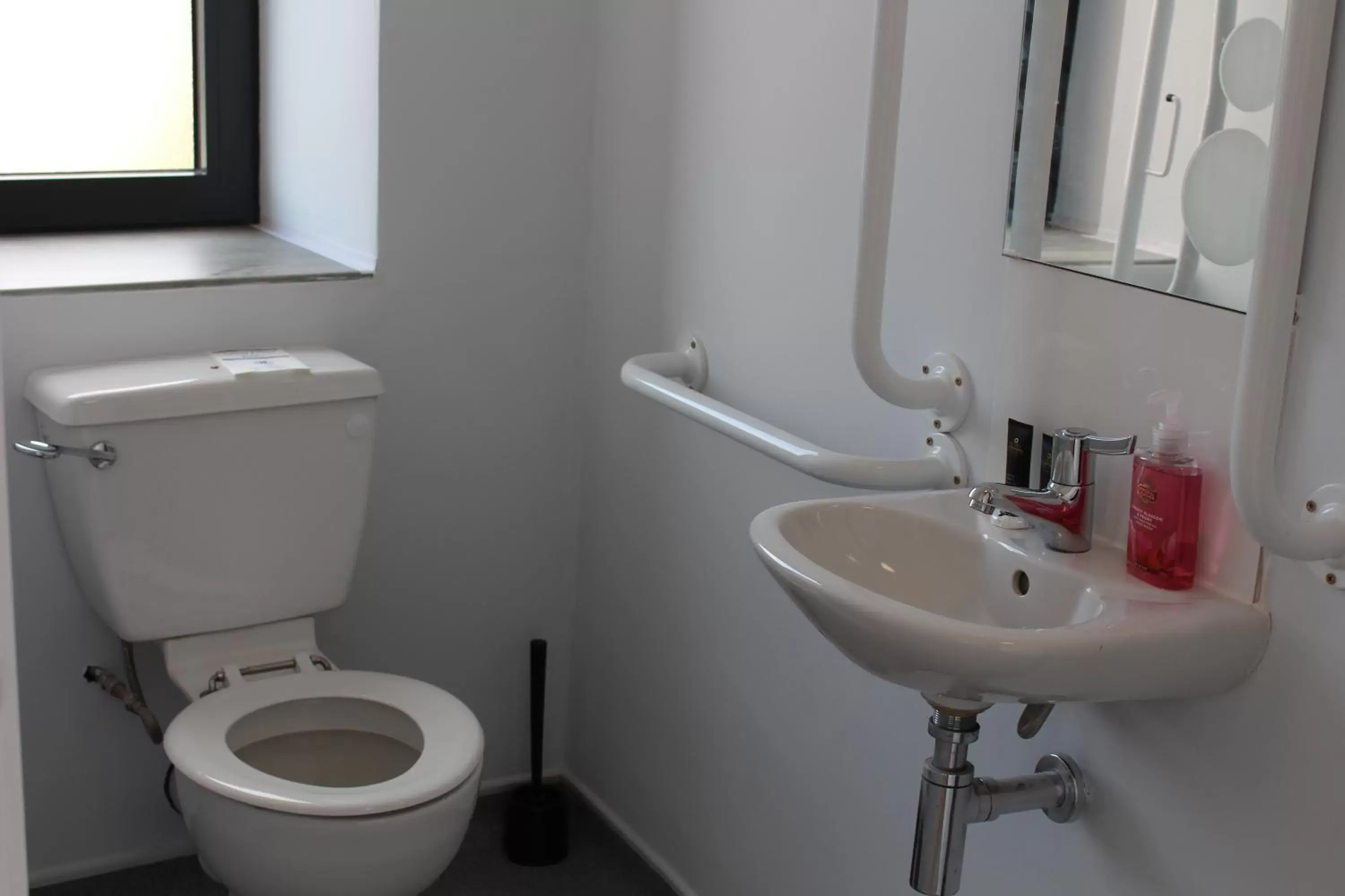 Toilet, Bathroom in Sky Nights Hotel London Heathrow