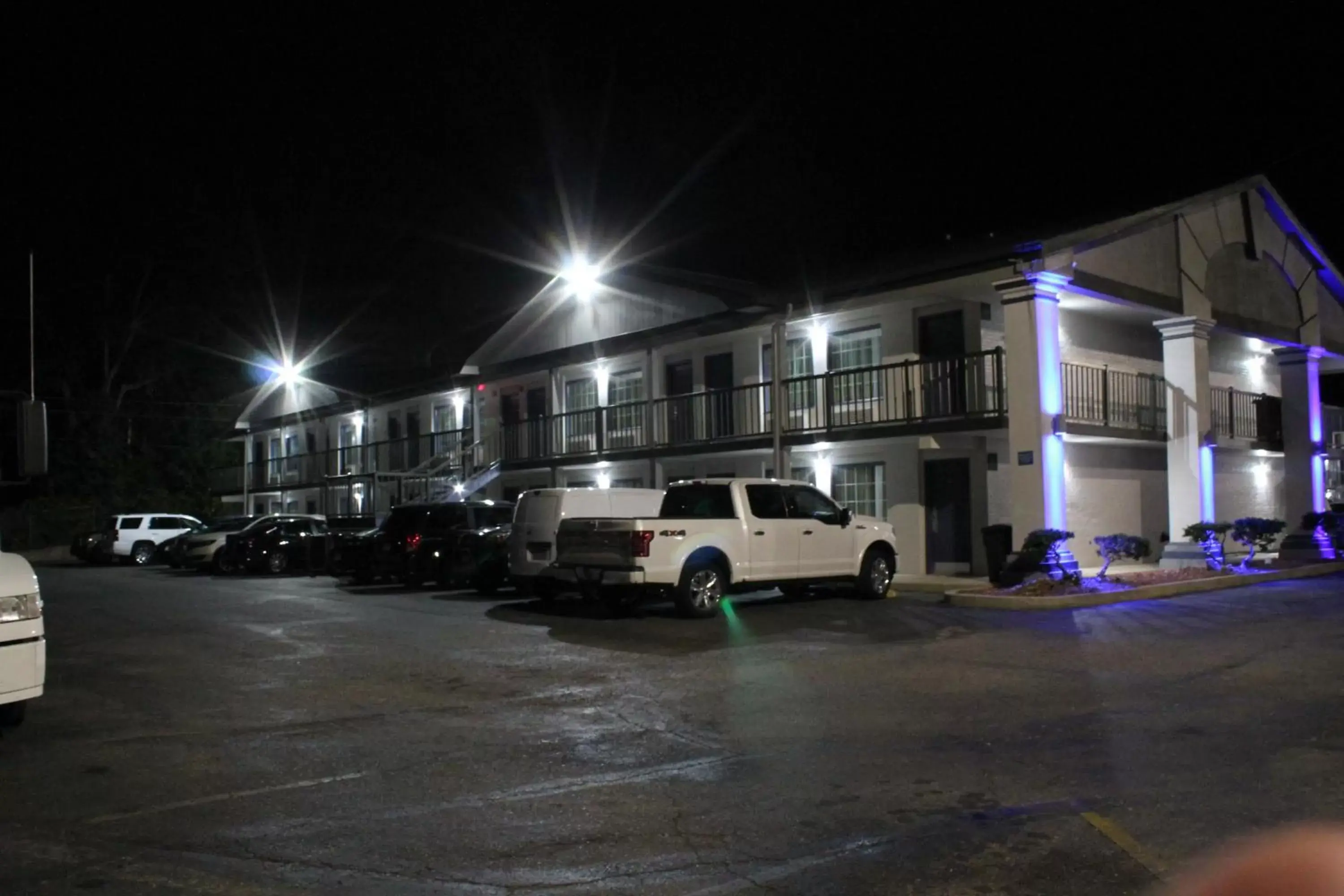 Property Building in Americas Best Value Inn Tuscaloosa