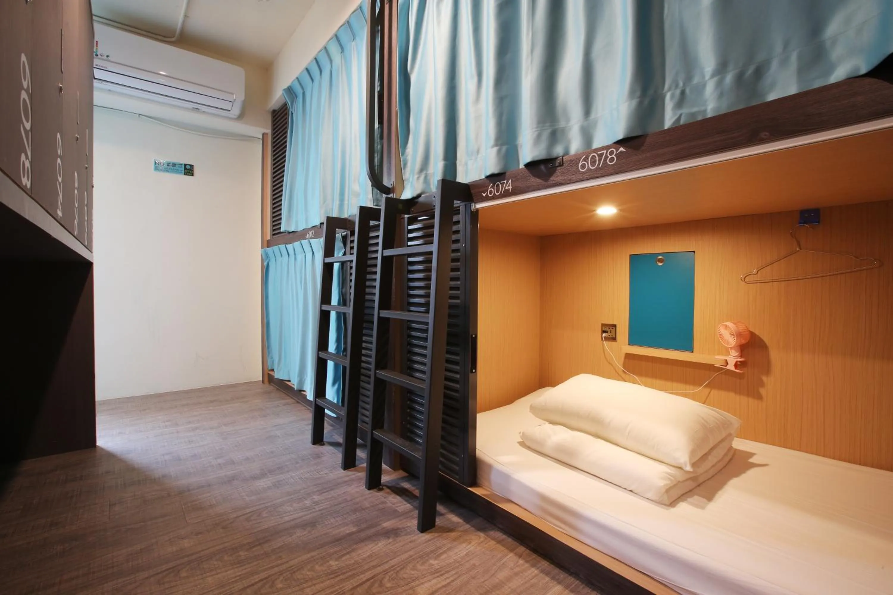 bunk bed, Bed in Loosha Hostel