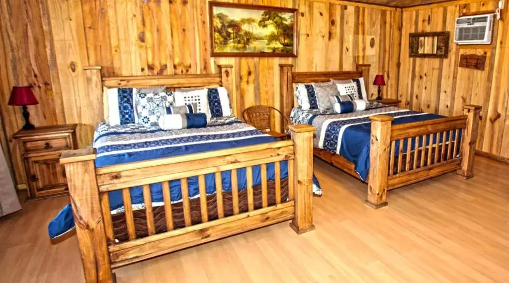 Comfort Triple Room with Shower in Diamonds Old West Comfort Triple Room with Shower in Diamonds Old West