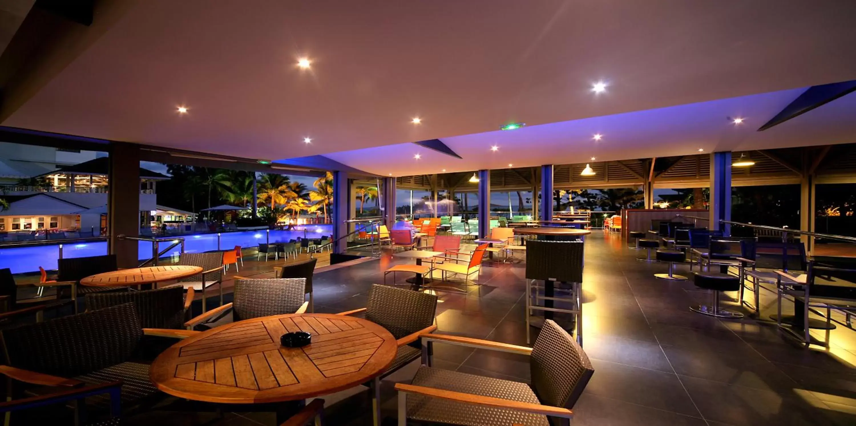 Lounge or bar, Restaurant/Places to Eat in Mahogany Hotel Residence & Spa