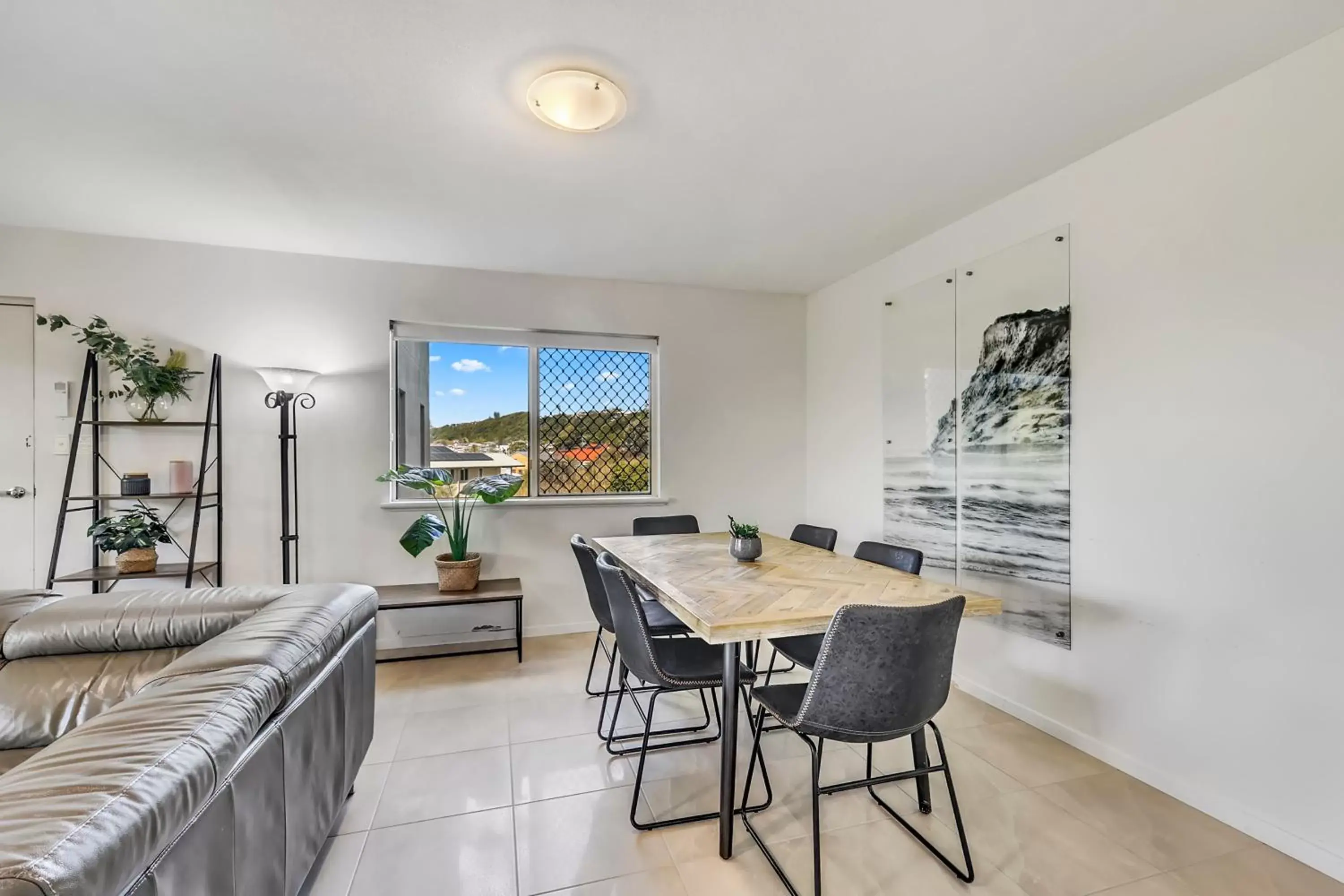 Dining Area in Lennox Beach Resort