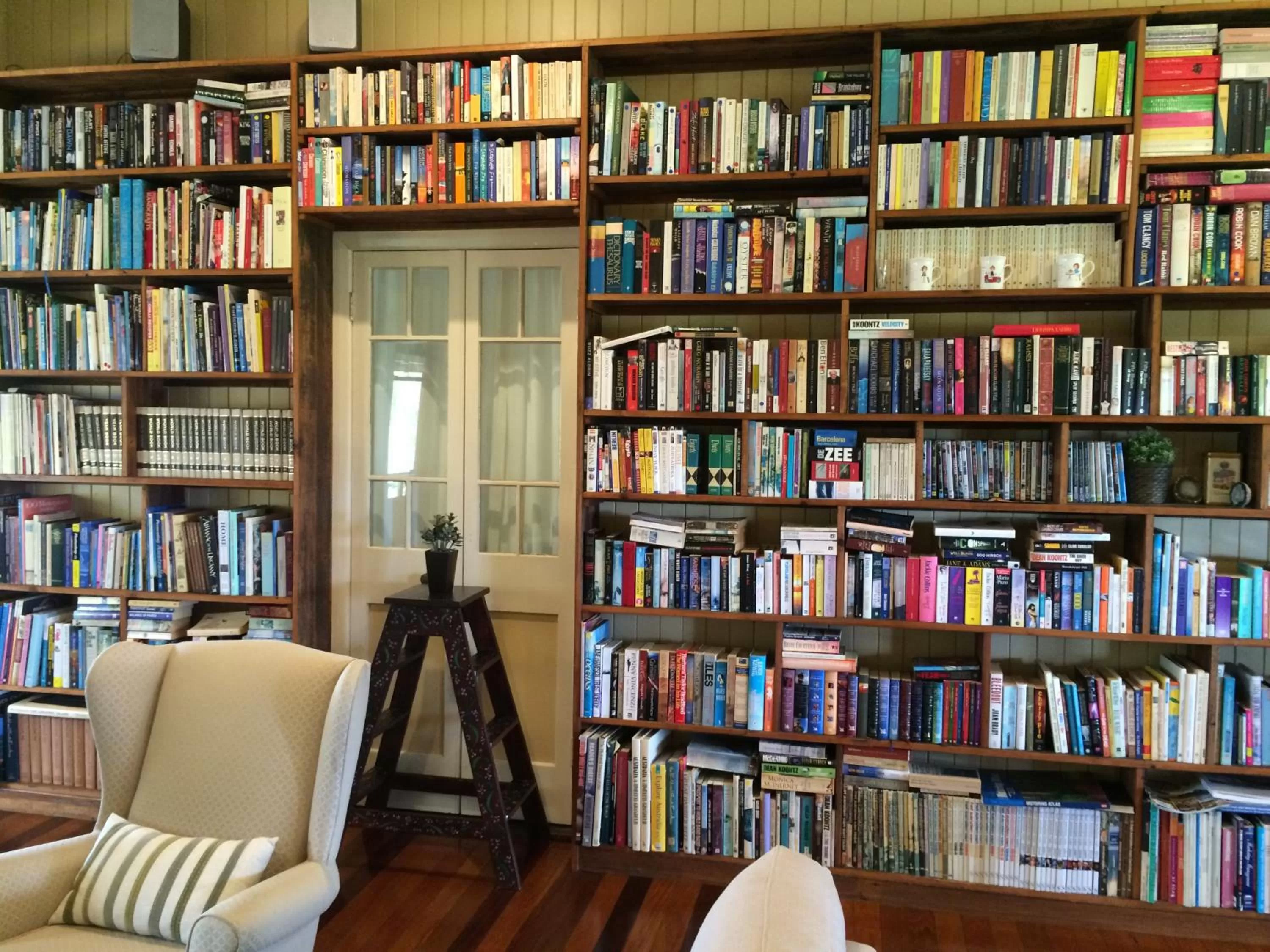 Library in Gridley Homestead B&B