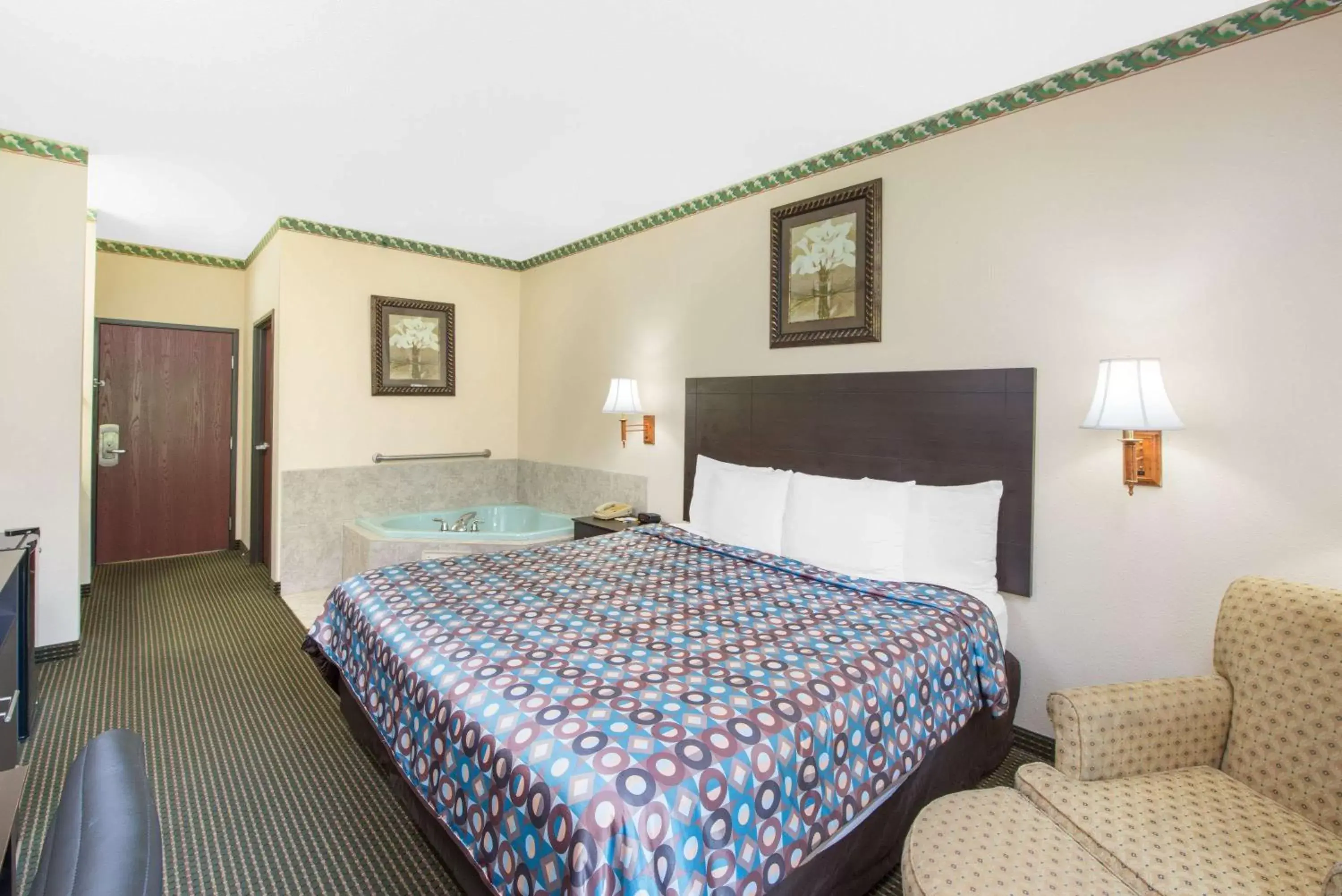 Photo of the whole room, Bed in Days Inn by Wyndham Sullivan