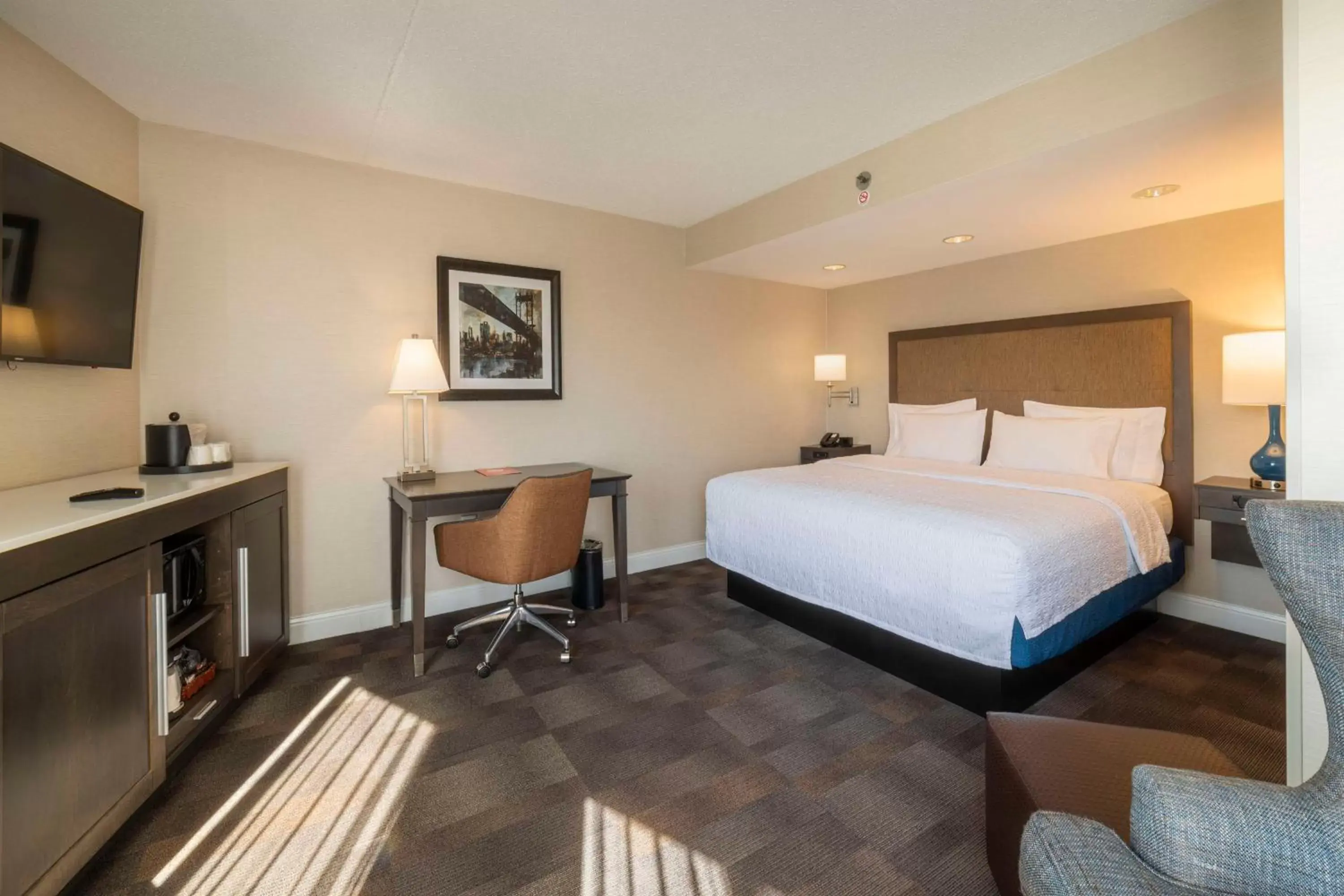 Bedroom, Bed in Hampton Inn Carlstadt At The Meadowlands Bedroom, Bed in Hampton Inn Carlstadt At The Meadowlands
