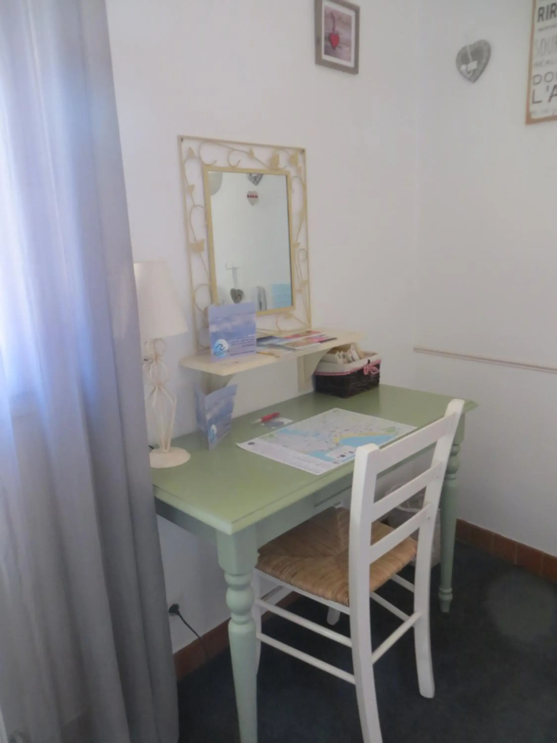 Photo of the whole room, Dining Area in Hôtel Les Embruns Sables d'Olonne