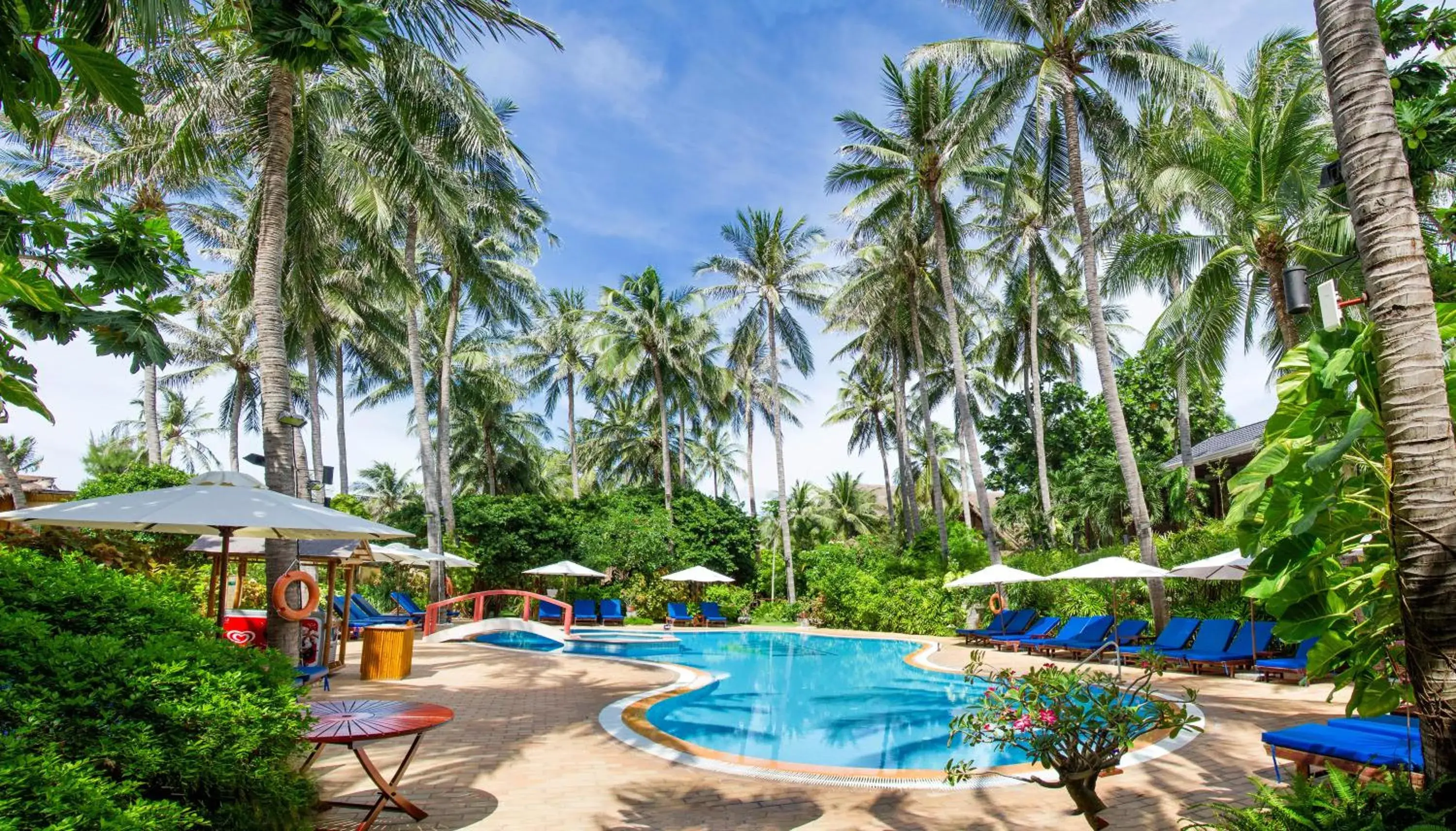 Swimming Pool in Bamboo Village Beach Resort & Spa