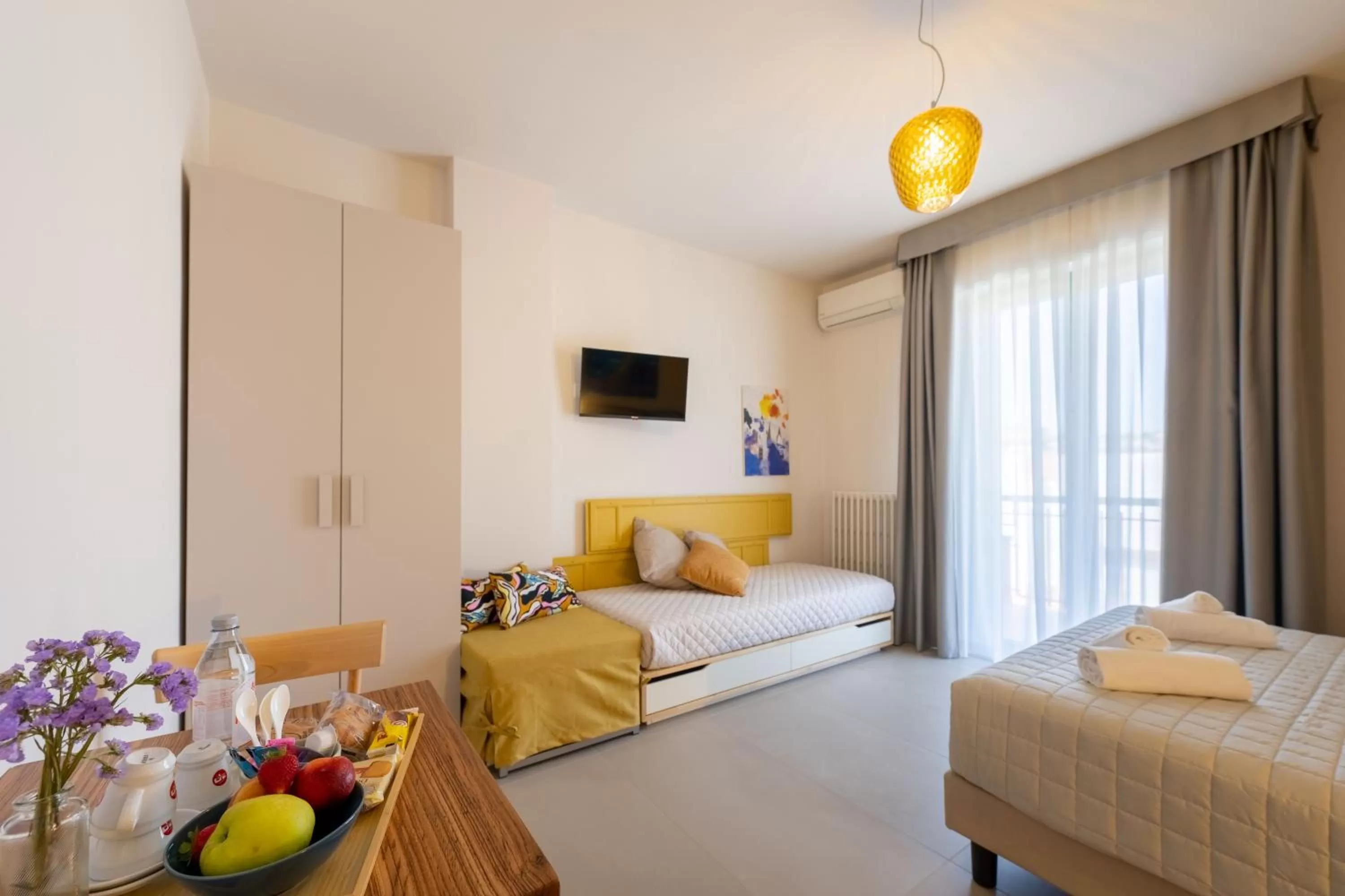 Photo of the whole room, Bed in Dea Suite Room