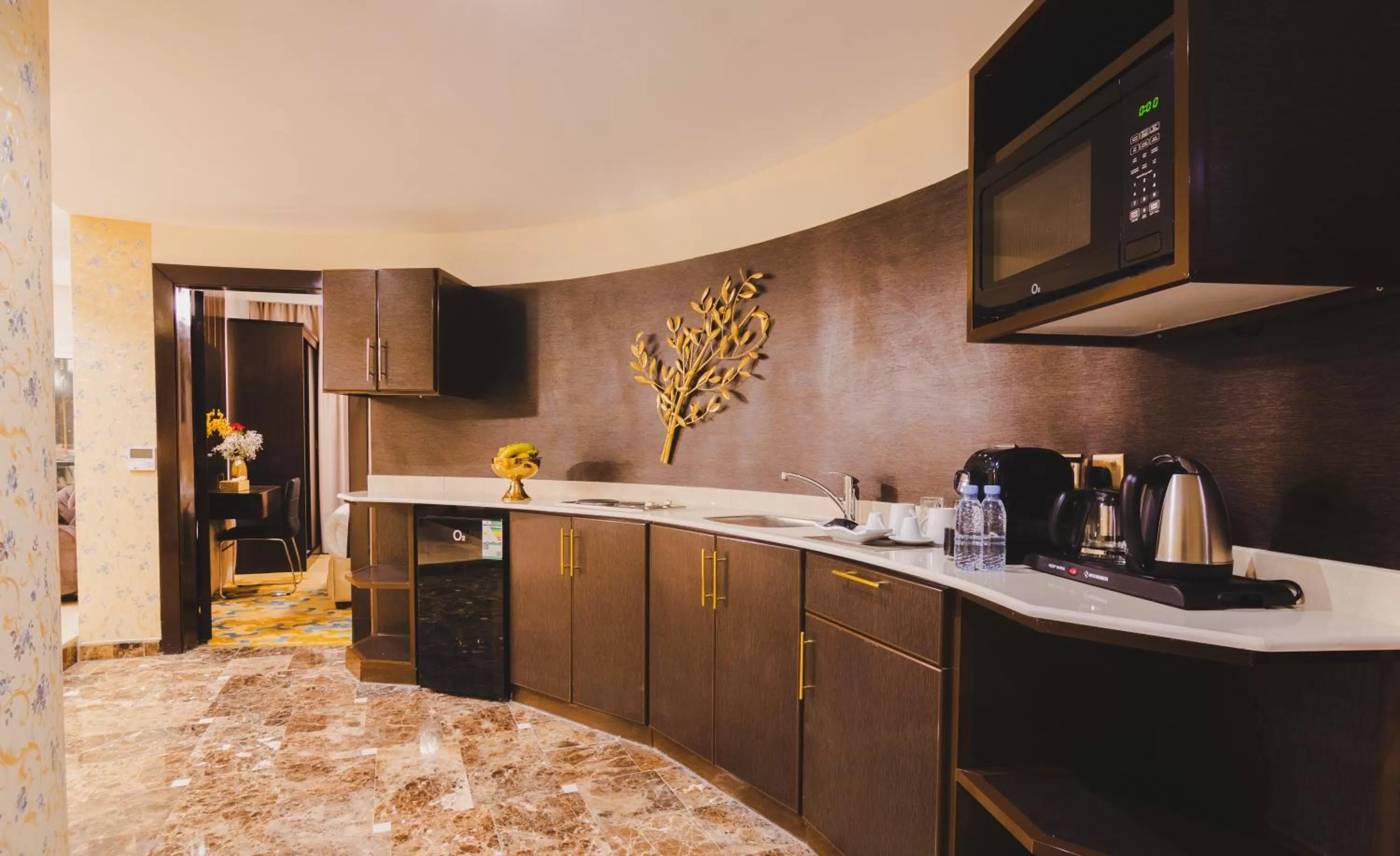 oven in Golden Ship Hotel