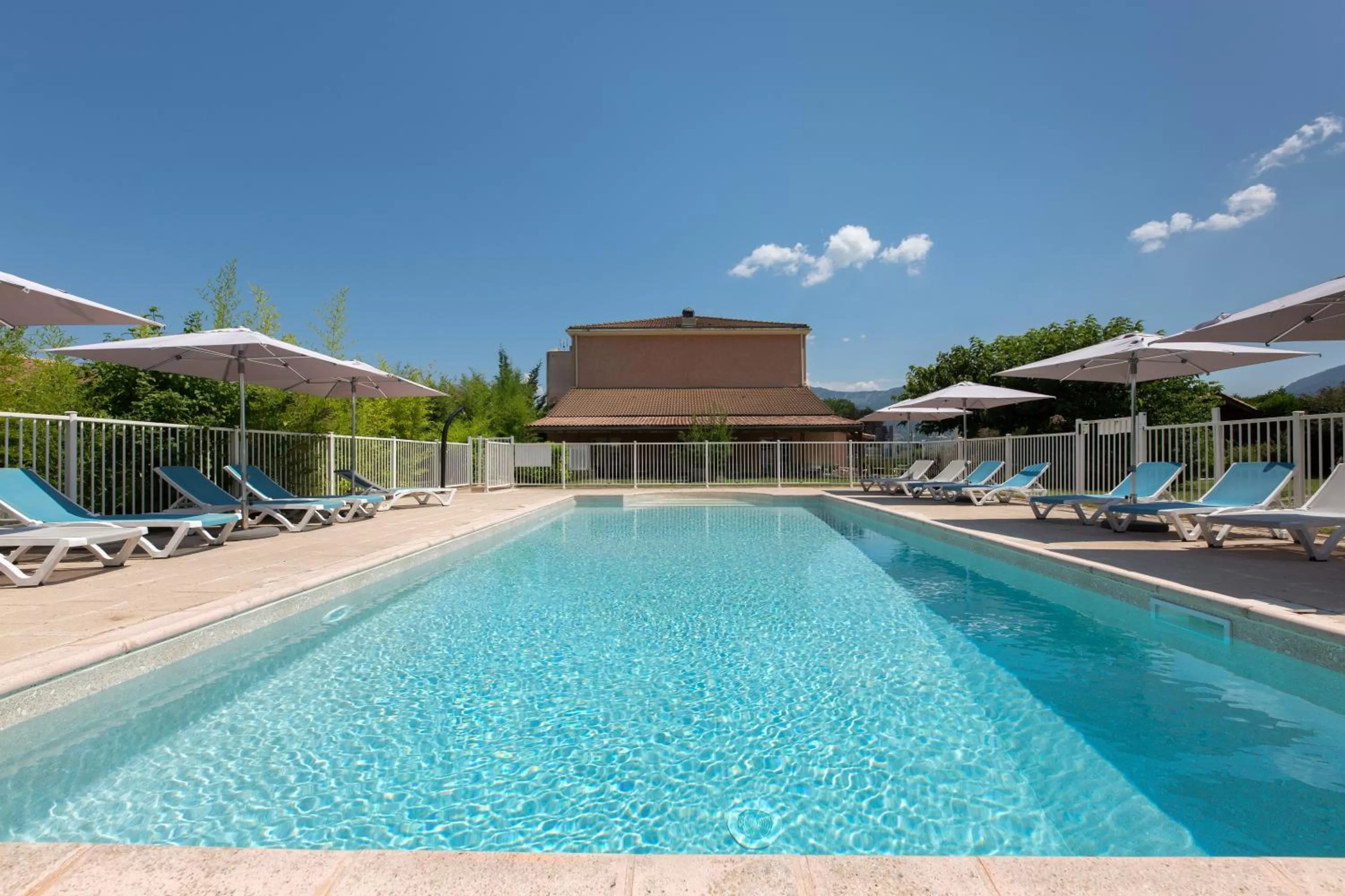 Swimming pool in Ibis Budget Sisteron