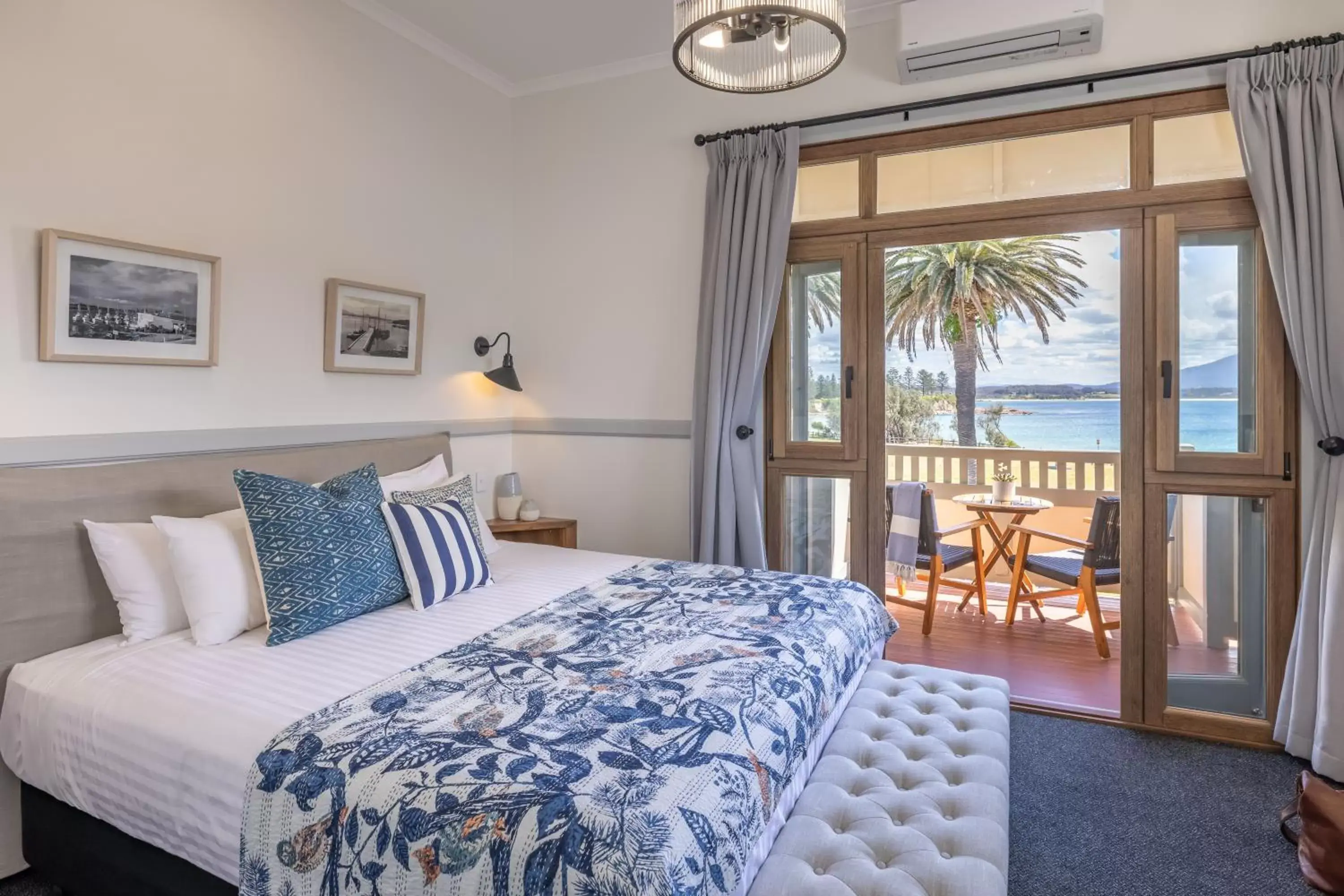 Bedroom, Bed in Bermagui Beach Hotel