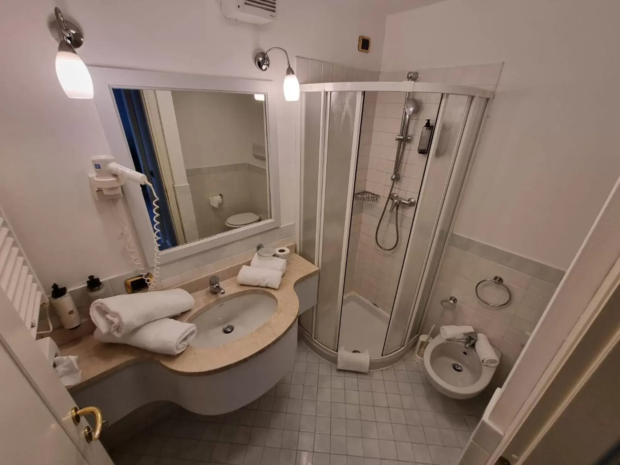 Shower, Bathroom in Le Terrazze sul Lago Hotel & Residence