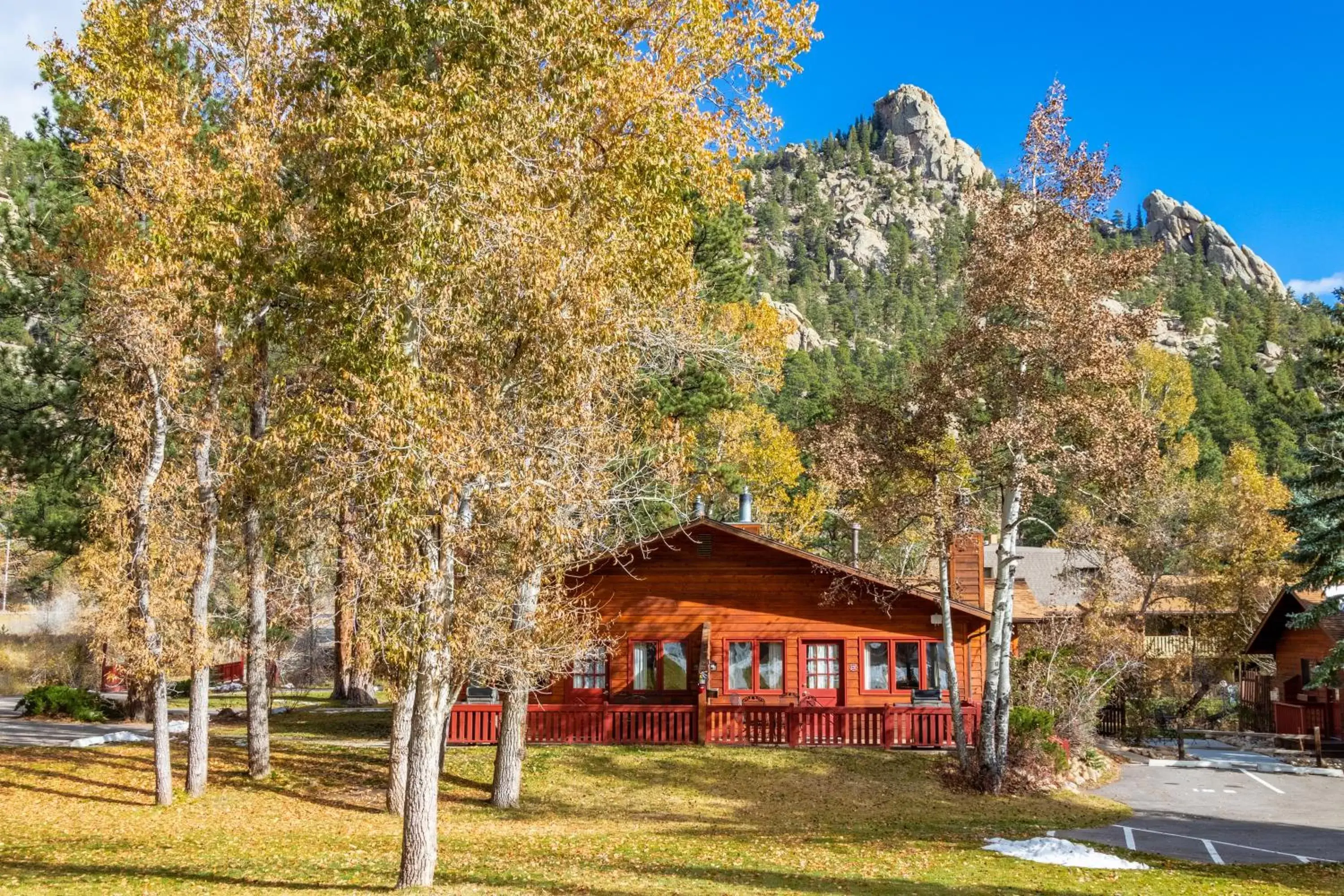 Mountain view, Property Building in Streamside on Fall River