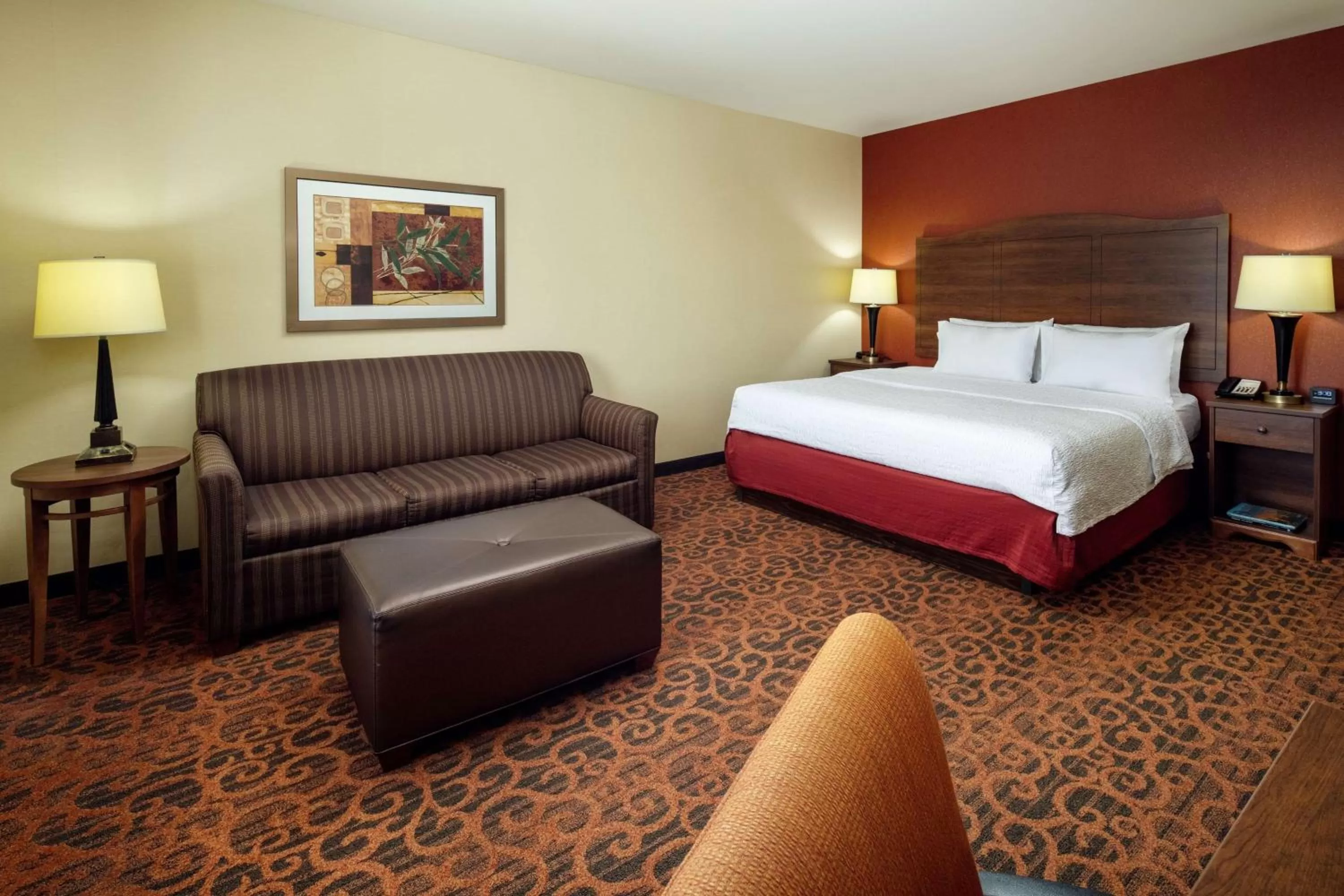 Living room, Bed in Hampton Inn & Suites Scottsdale at Talking Stick