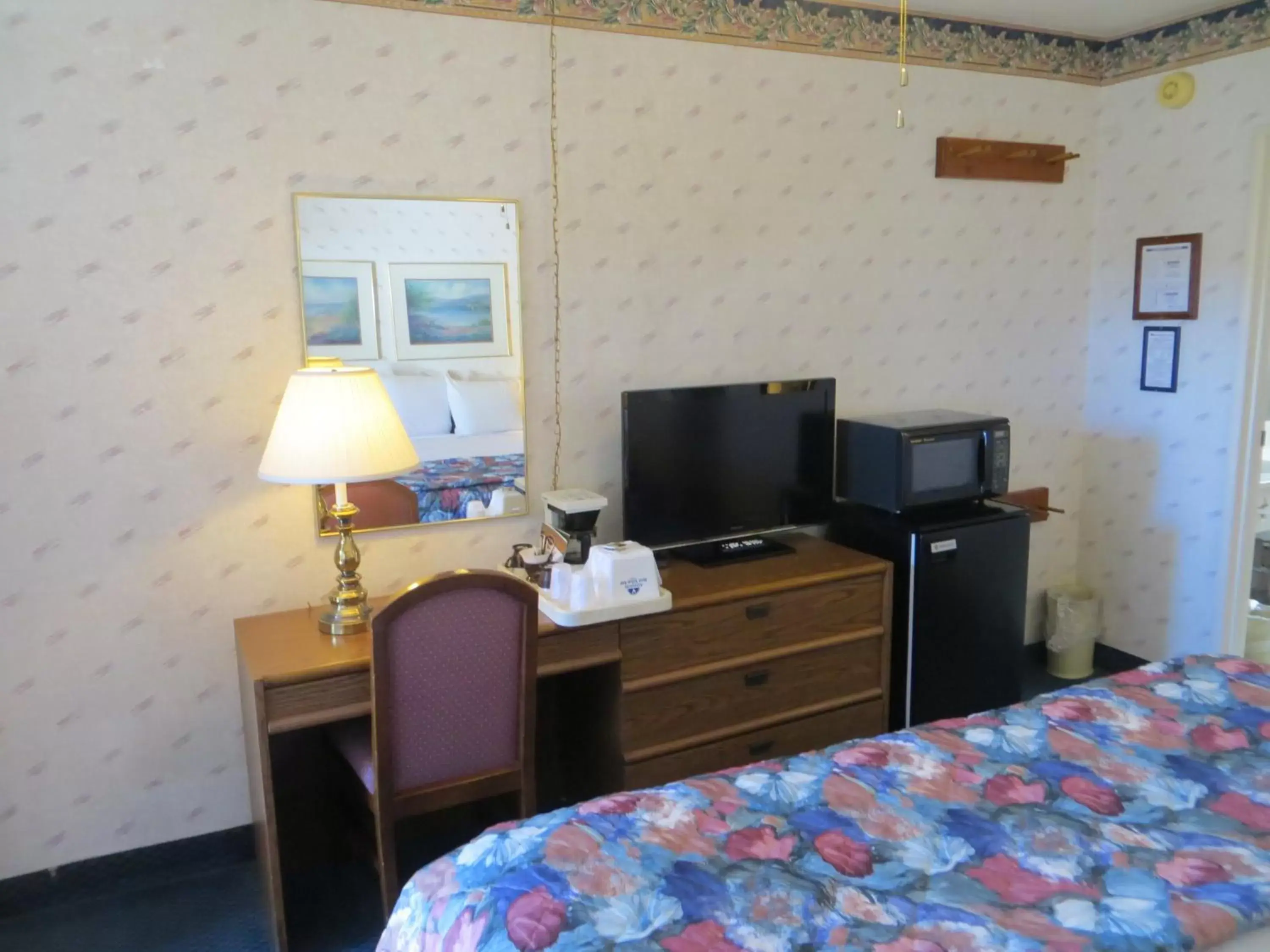 TV and multimedia, TV/Entertainment Center in Americas Best Value Inn Tahoe City