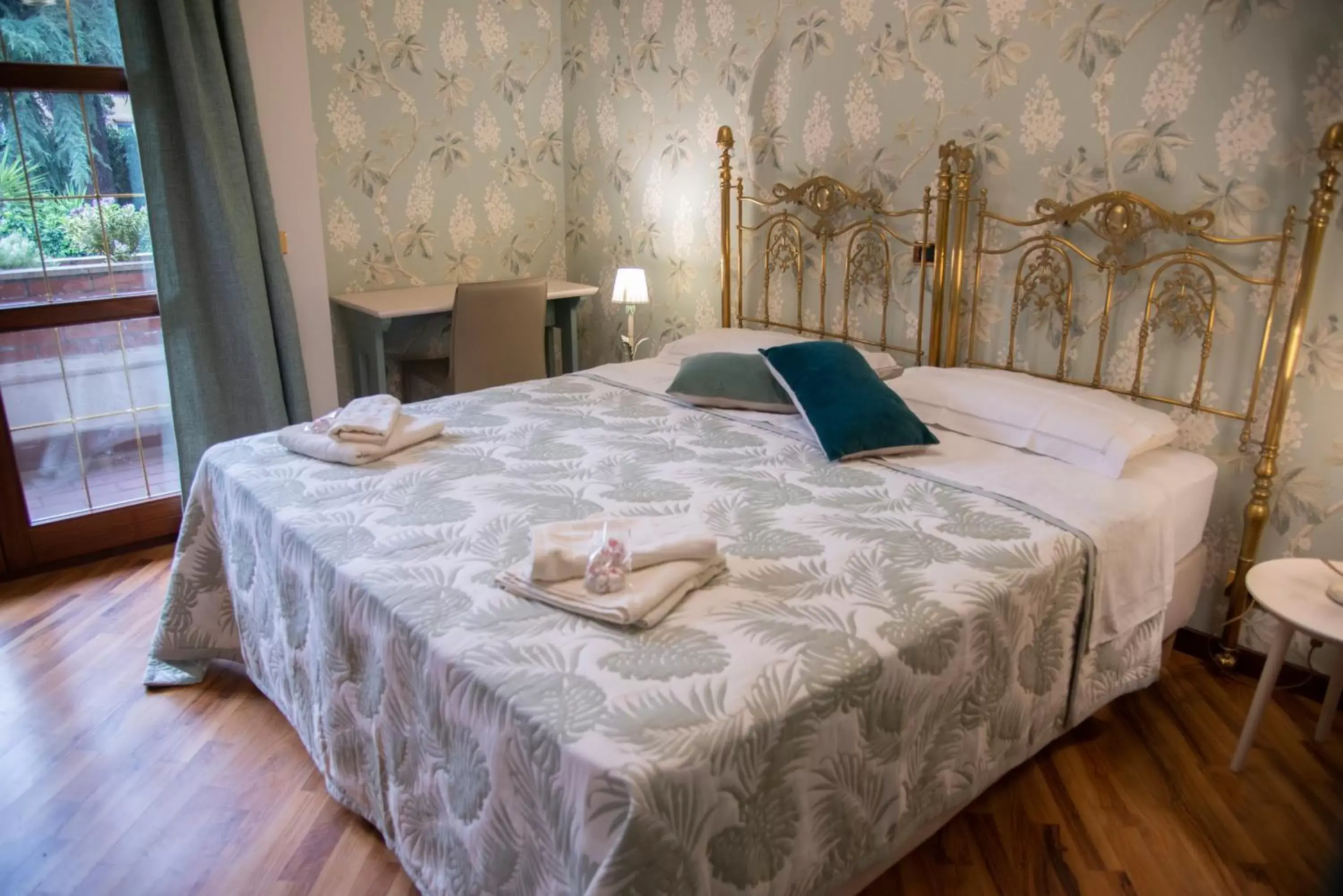 Photo of the whole room, Bed in Boutique Villa Etna d'A'mare