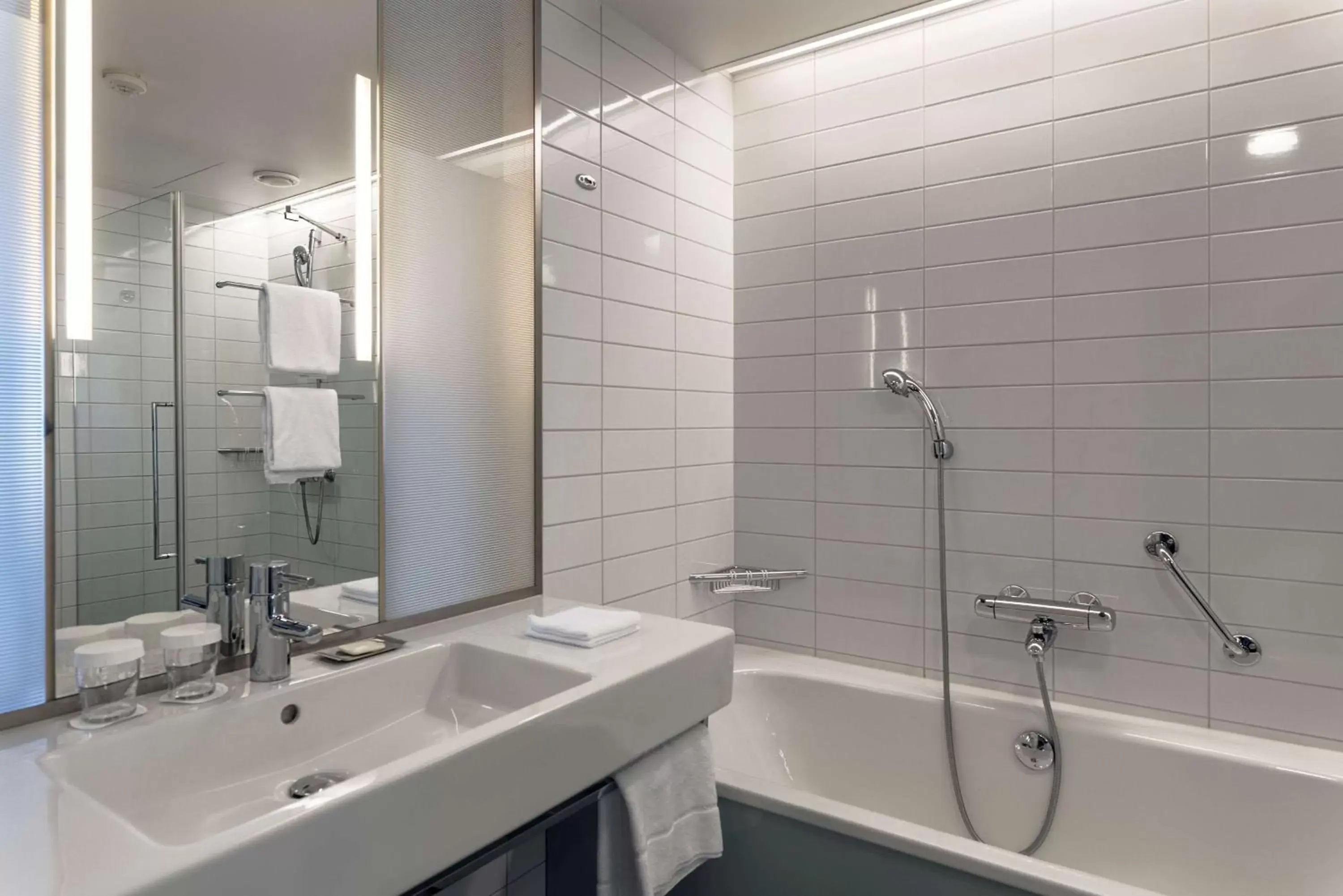 Bathroom in Hilton Helsinki Airport