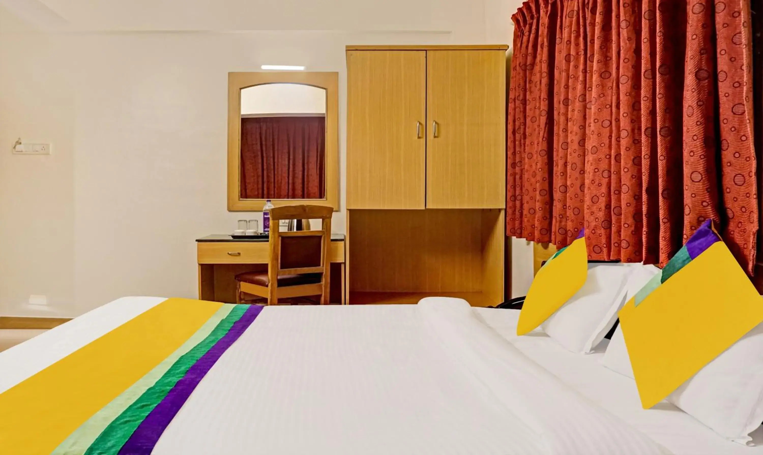 Bed in Itsy By Treebo - Crown Inn