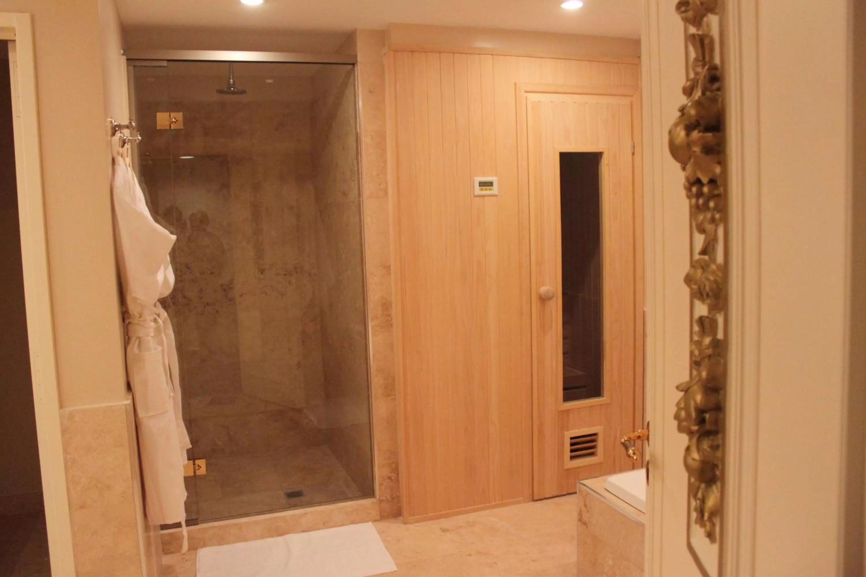 Bathroom in Hotel Club Frances