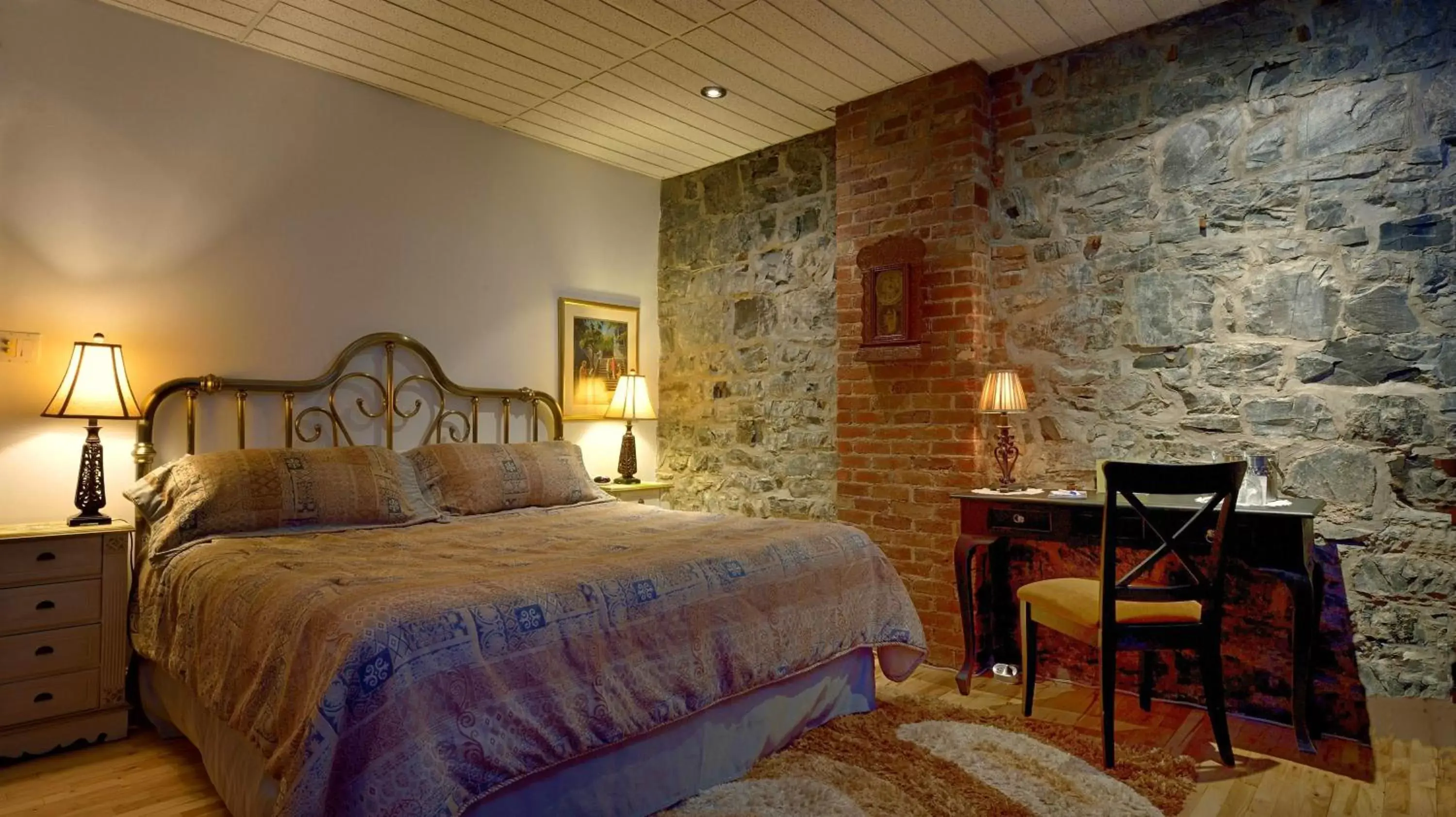 Photo of the whole room, Bed in Manoir Sur le Cap