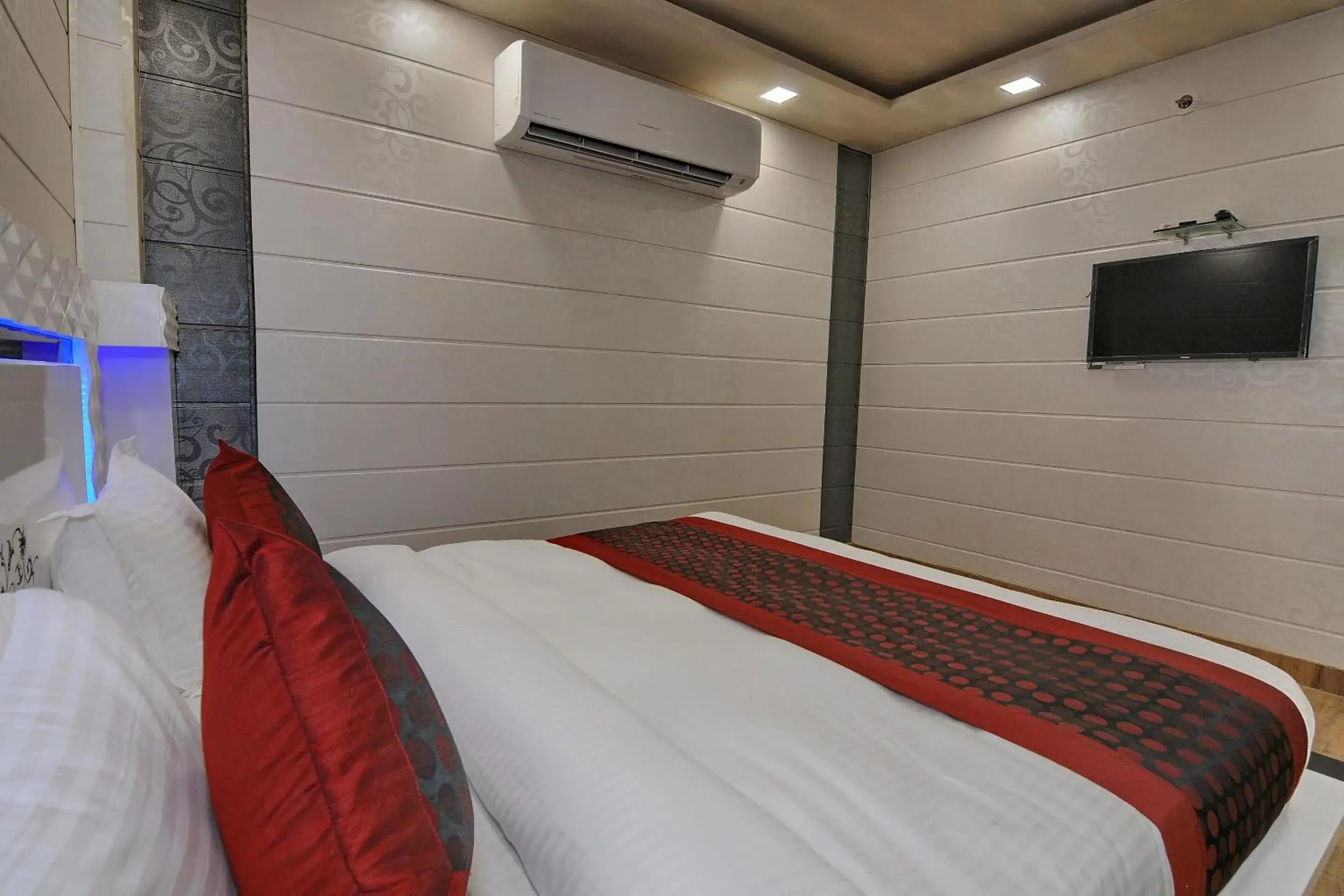 Bedroom in OYO Flagship Flyover Inn