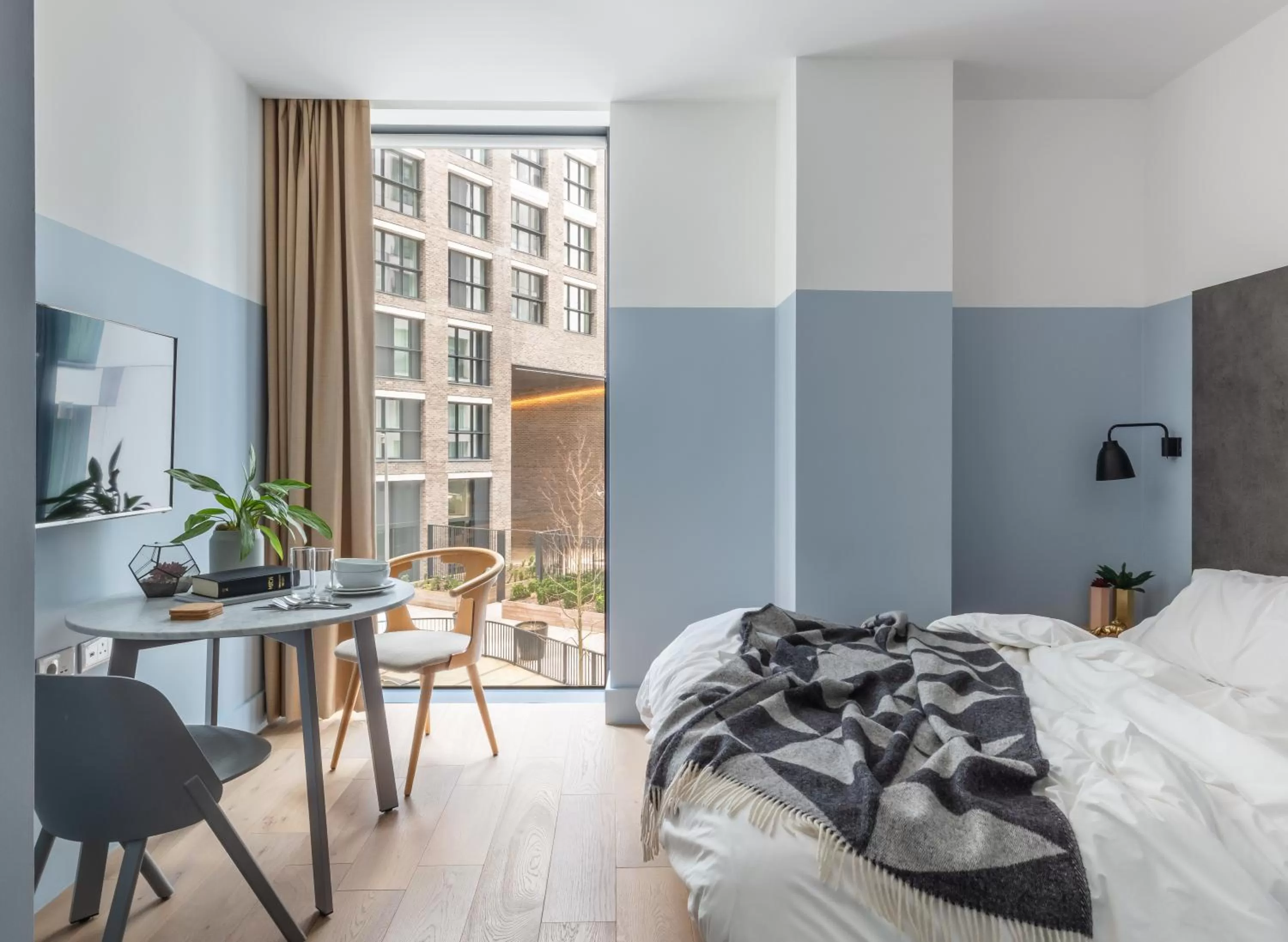 Living room, Bed in Leman Locke