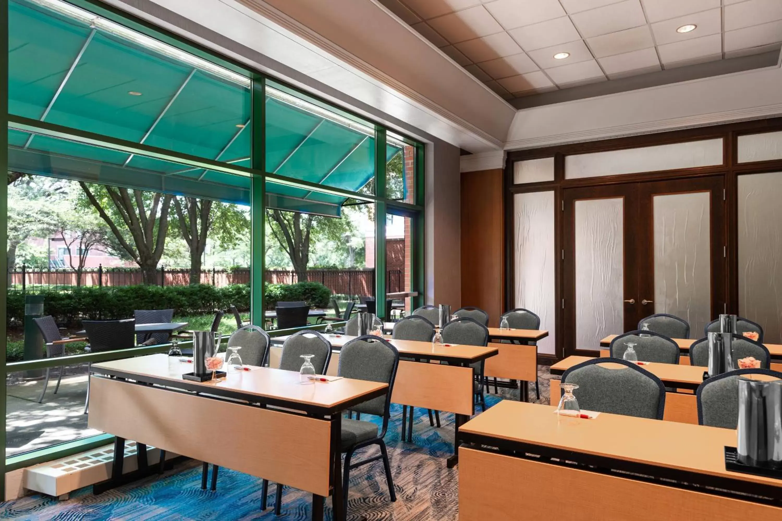 Meeting/conference room, Restaurant/Places to Eat in Courtyard by Marriott Chicago at Medical District-UIC