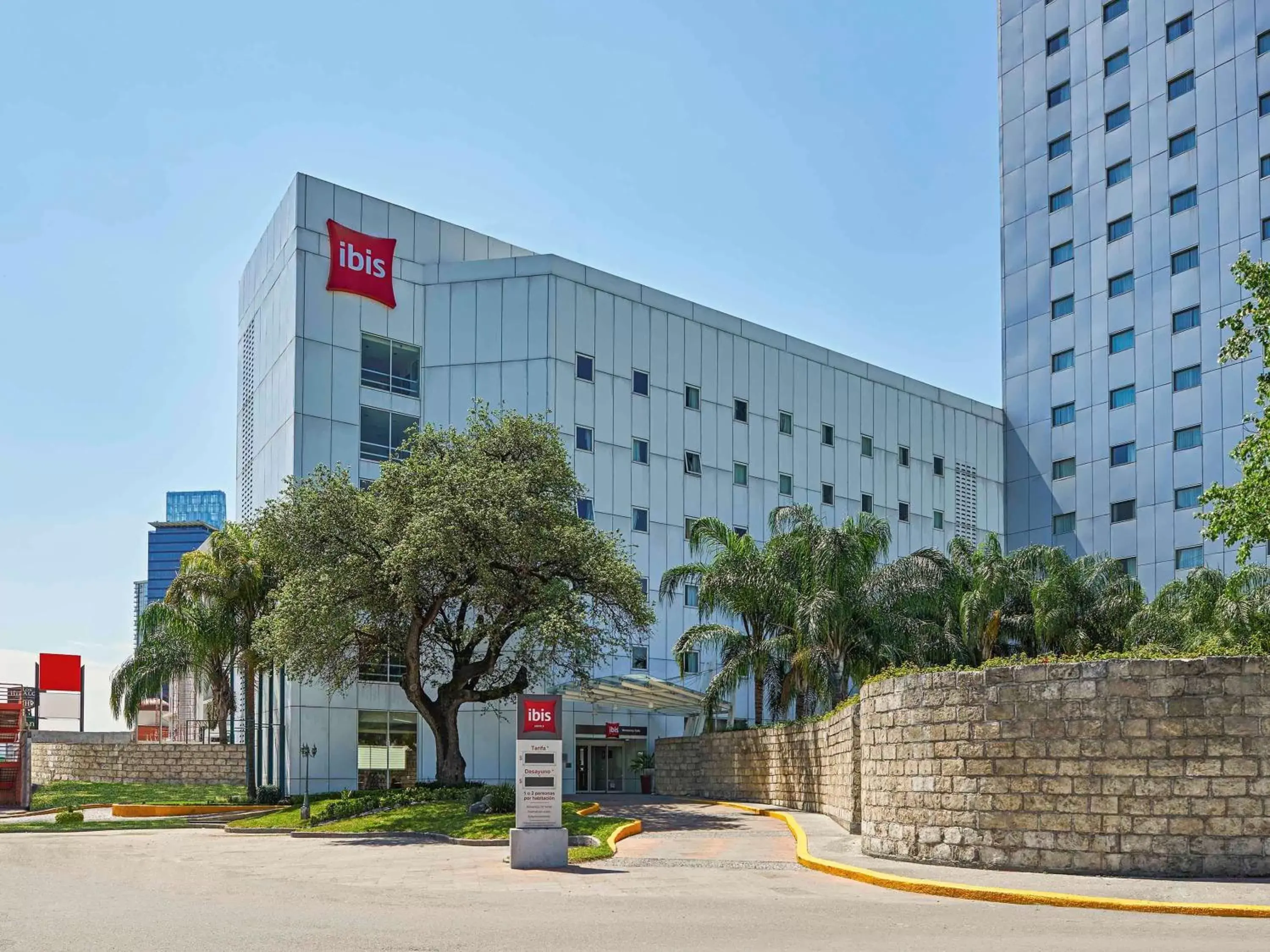 Property Building in Ibis Monterrey Valle