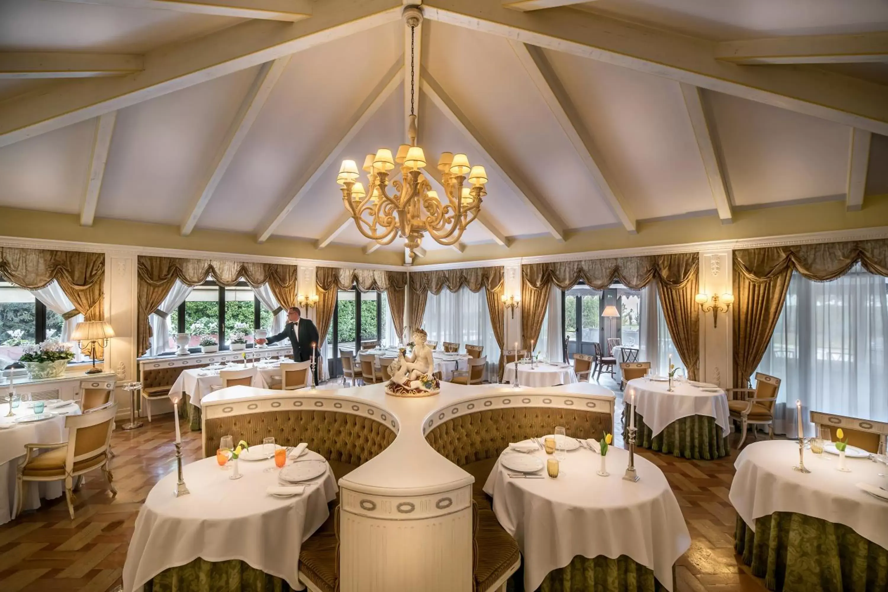 Restaurant/Places to Eat in Relais et Châteaux Hotel Villa Franceschi