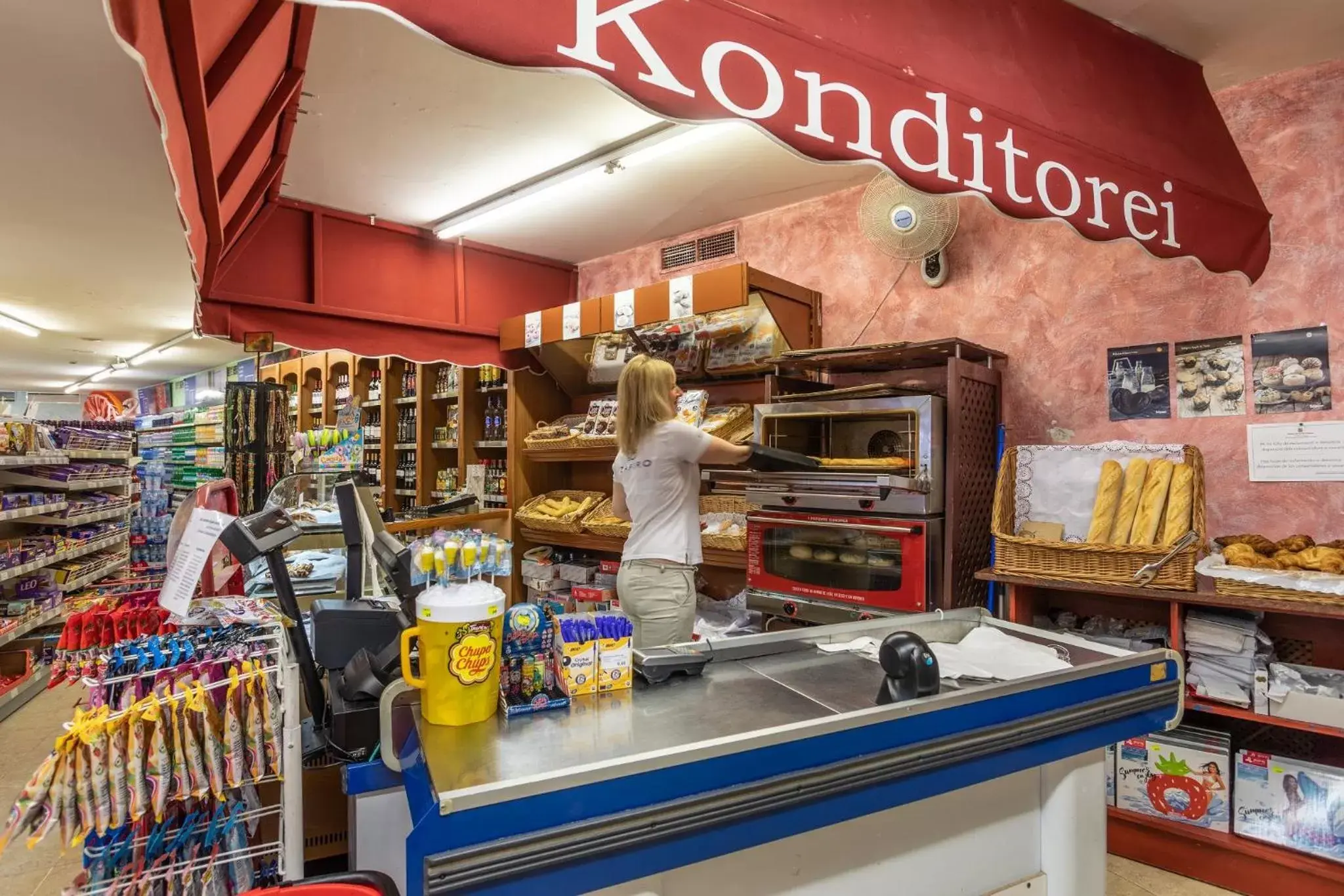 On-site shops, Supermarket/Shops in Zafiro Tropic