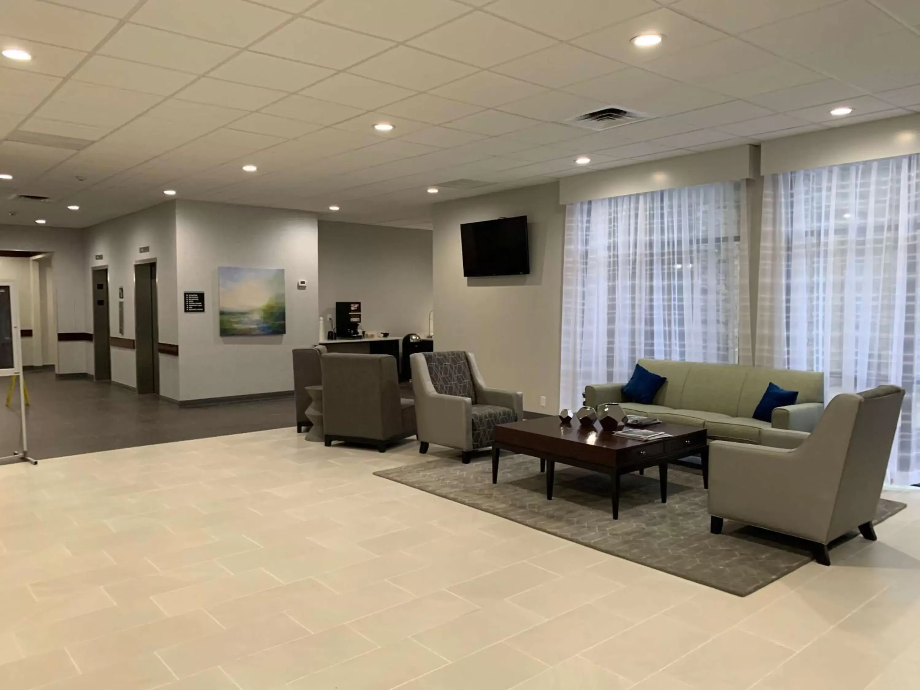 Lobby or reception in Best Western Plus Clarks Summit Scranton Hotel