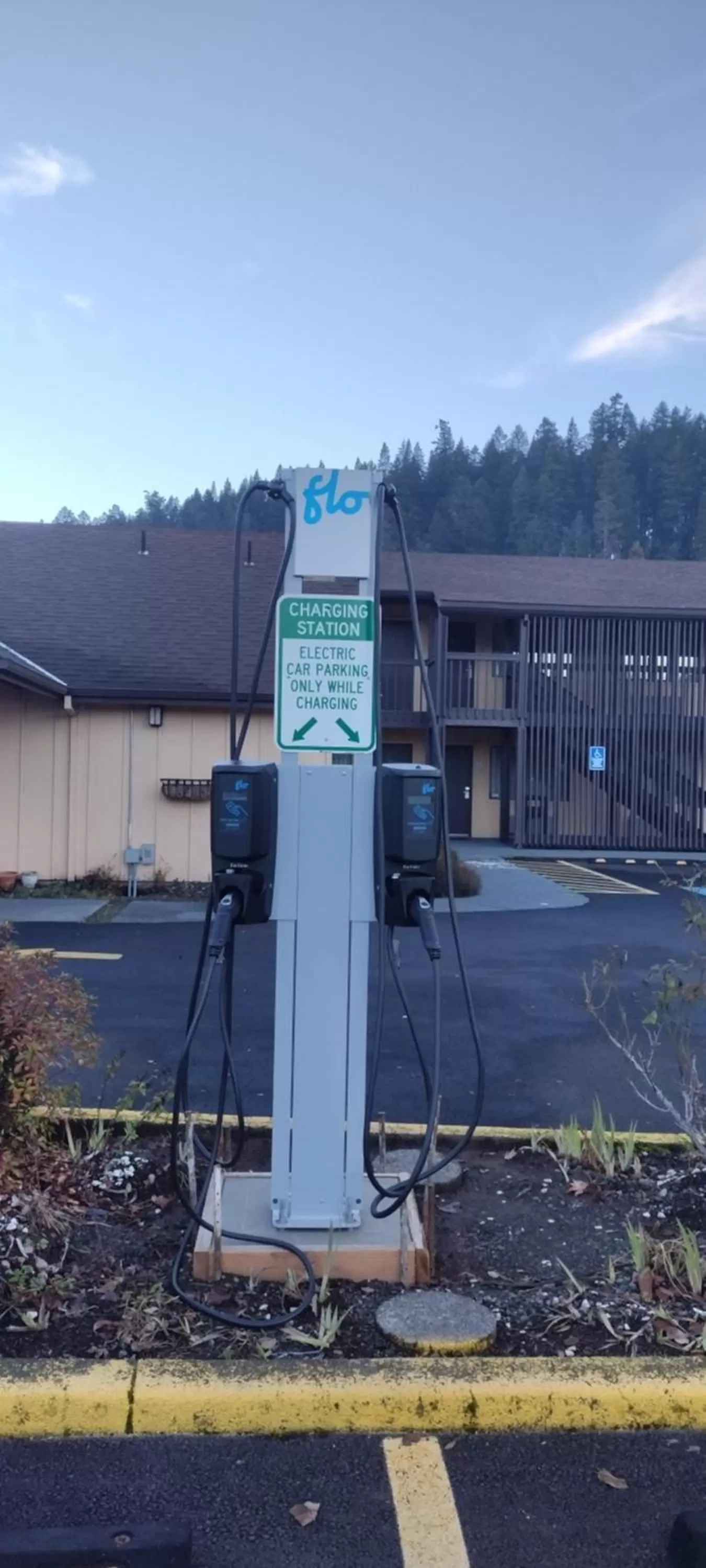 Parking in Oakridge Inn & Suites