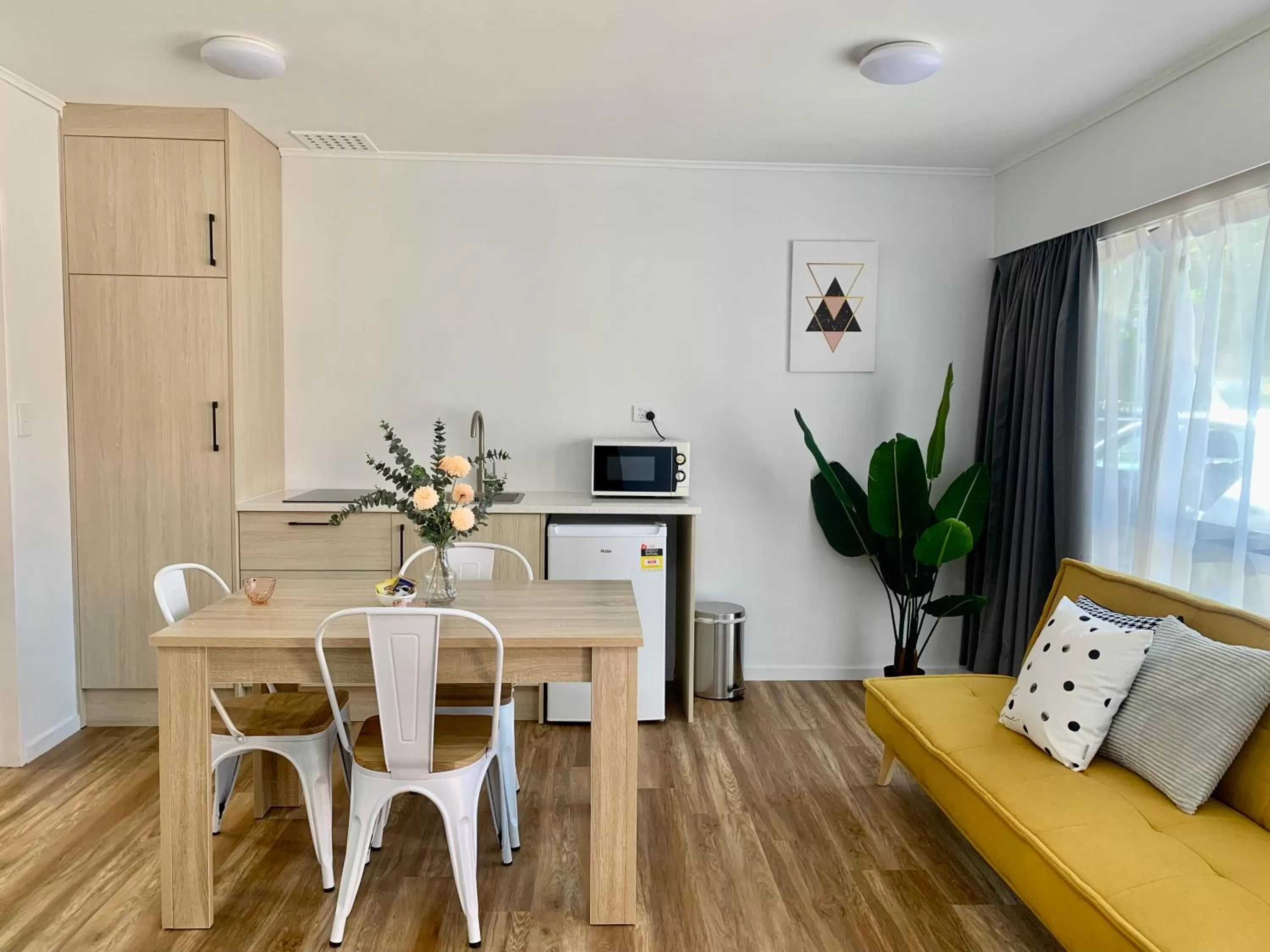 Dining area in Auckland Central Motel
